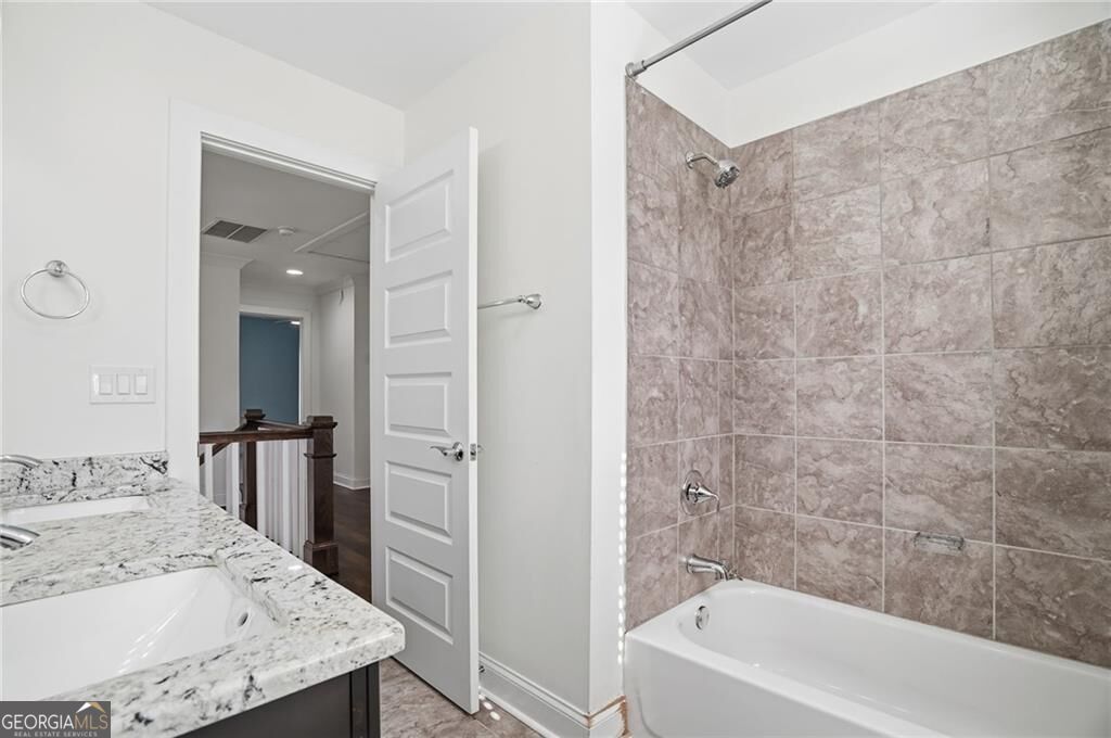 210 S Howard Street Se Property Photo 31