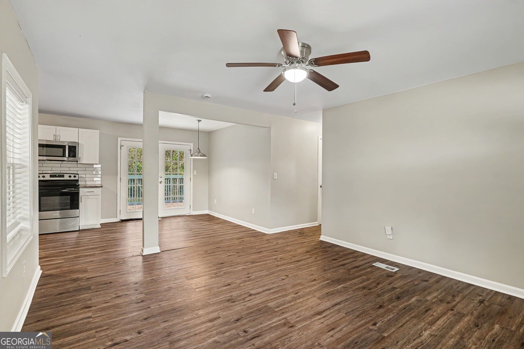 5893 Ronnie Drive Property Photo 4