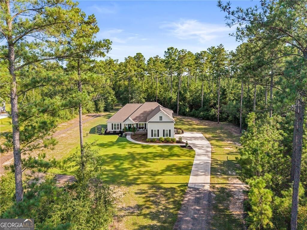 1396 Lotts Creek Road Property Photo 2