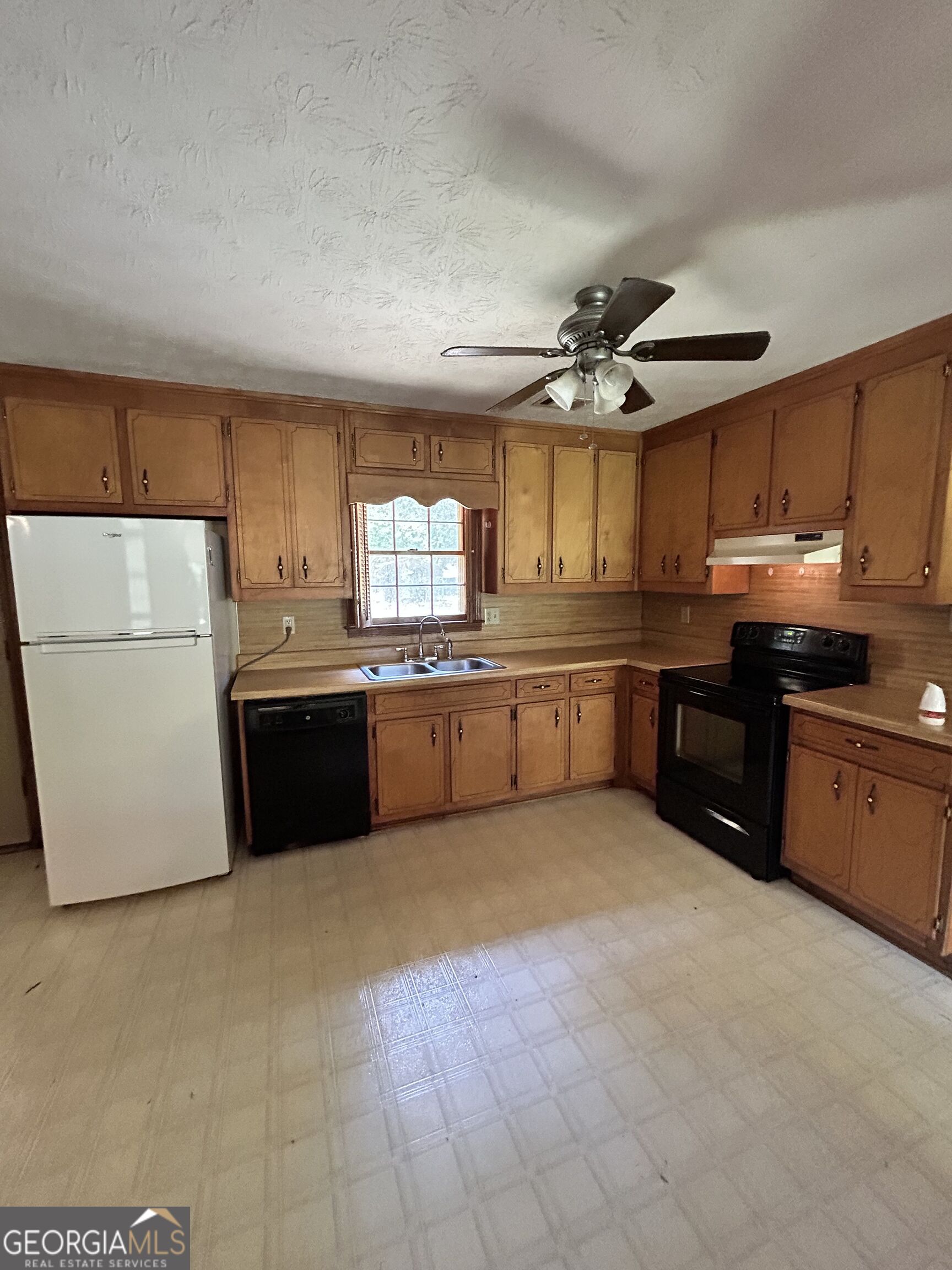 70 E Dollar Circle Property Photo 5