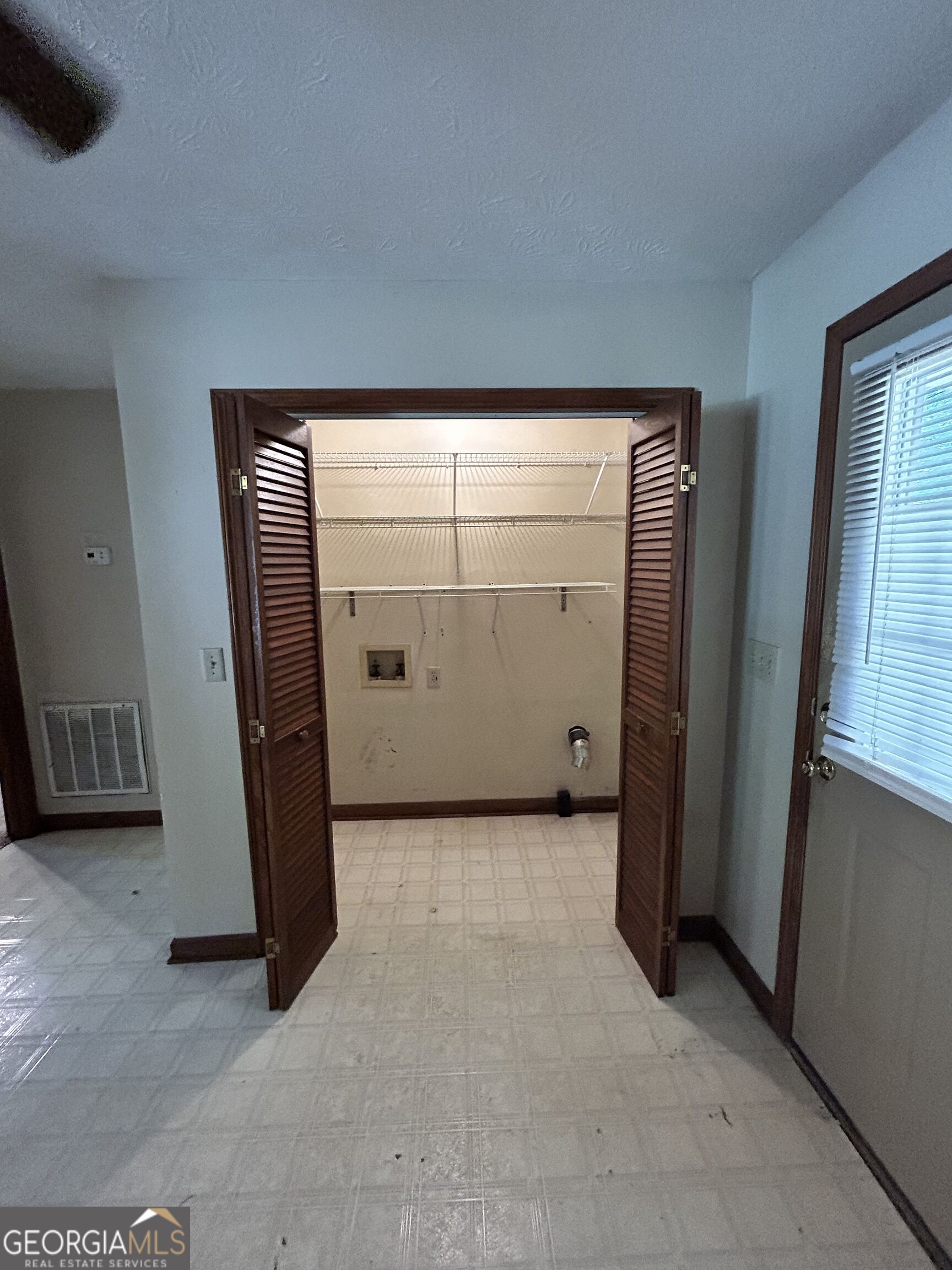 70 E Dollar Circle Property Photo 12