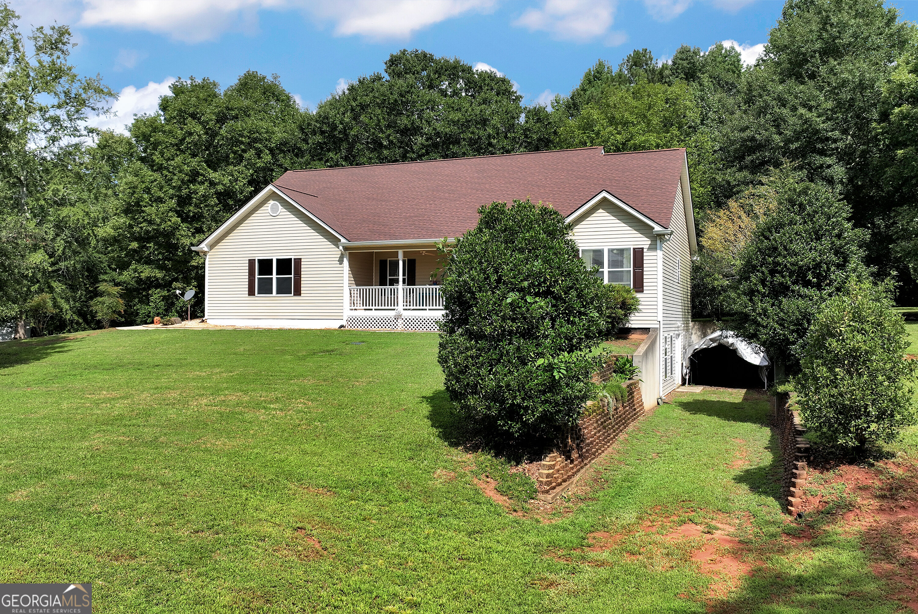 817 Bluejay Way Property Photo 3
