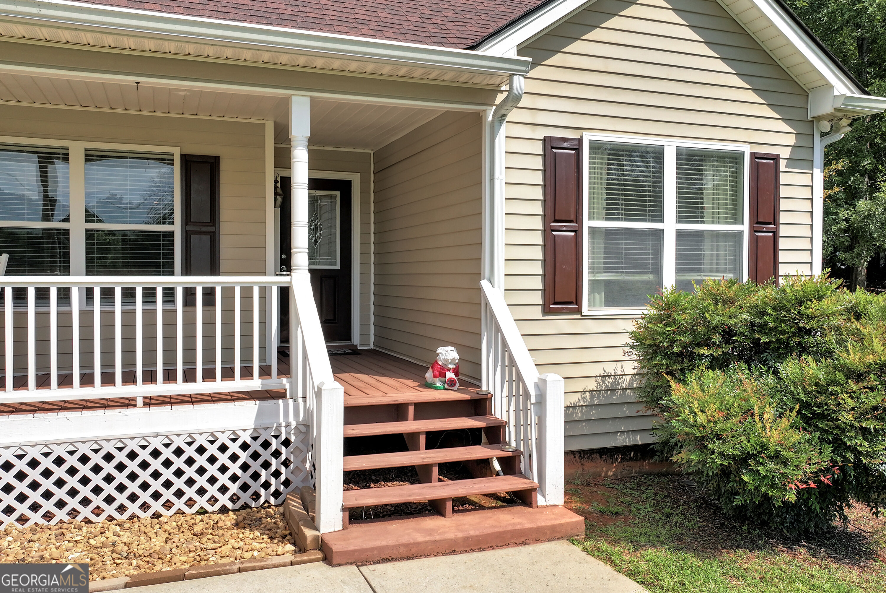 817 Bluejay Way Property Photo 5