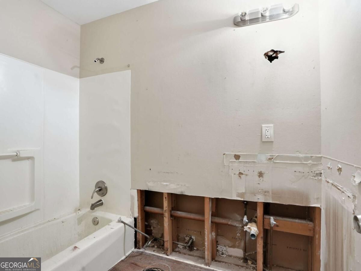 4448 Malibu Drive Property Photo 12