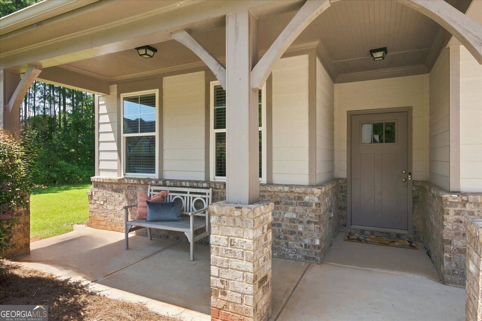140 Stewart Glen Drive Property Photo 2
