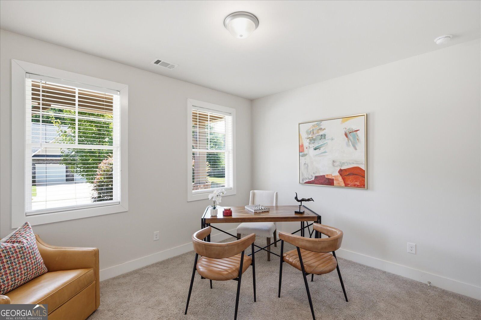 140 Stewart Glen Drive Property Photo 4