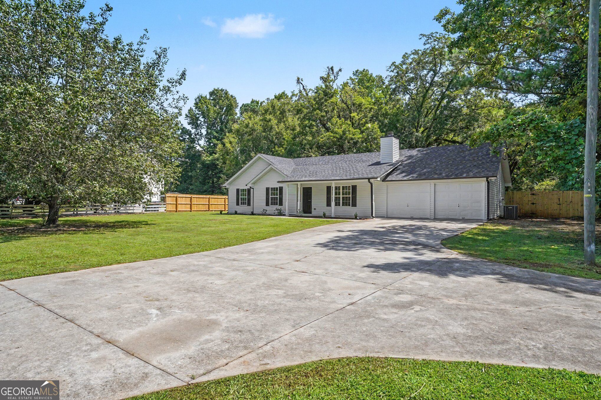 305 Veal Road Property Photo 3