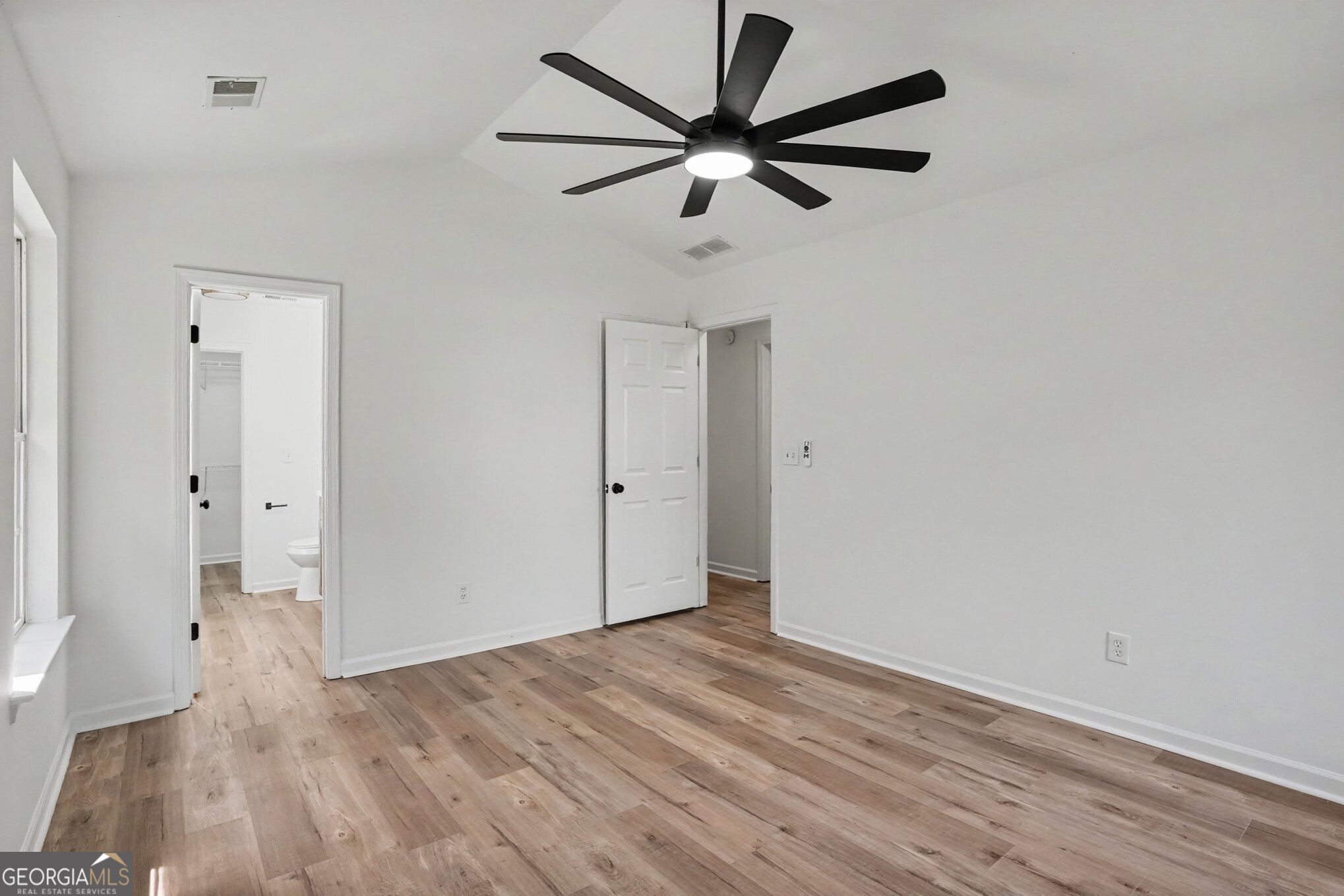 305 Veal Road Property Photo 13
