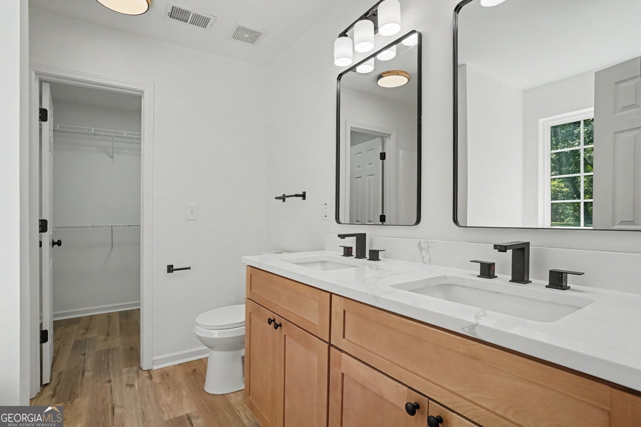305 Veal Road Property Photo 14