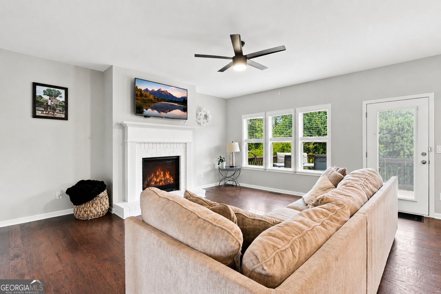 232 South Village Square Property Photo 17