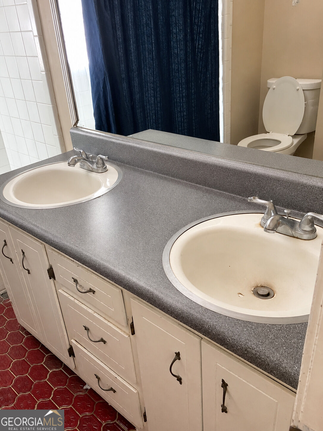 2384 Forest Green Drive Property Photo 14