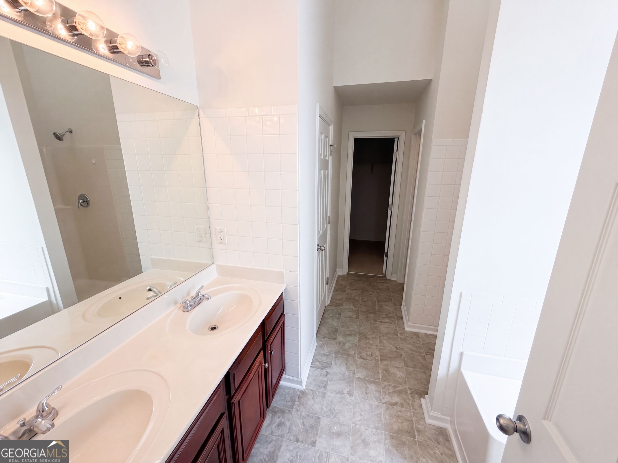 538 Walnut Way Property Photo 13
