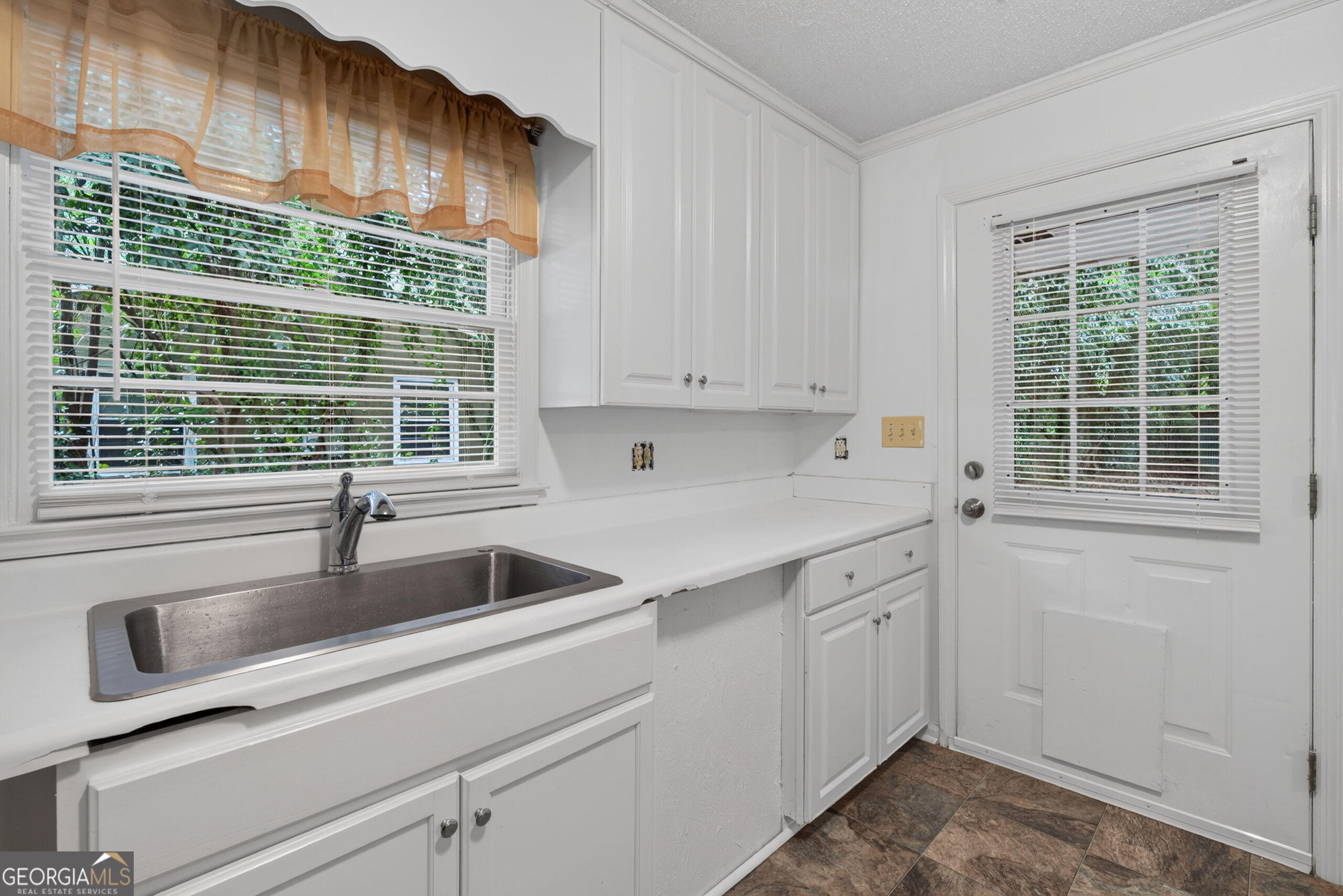 2557 Delano Drive Property Photo 21