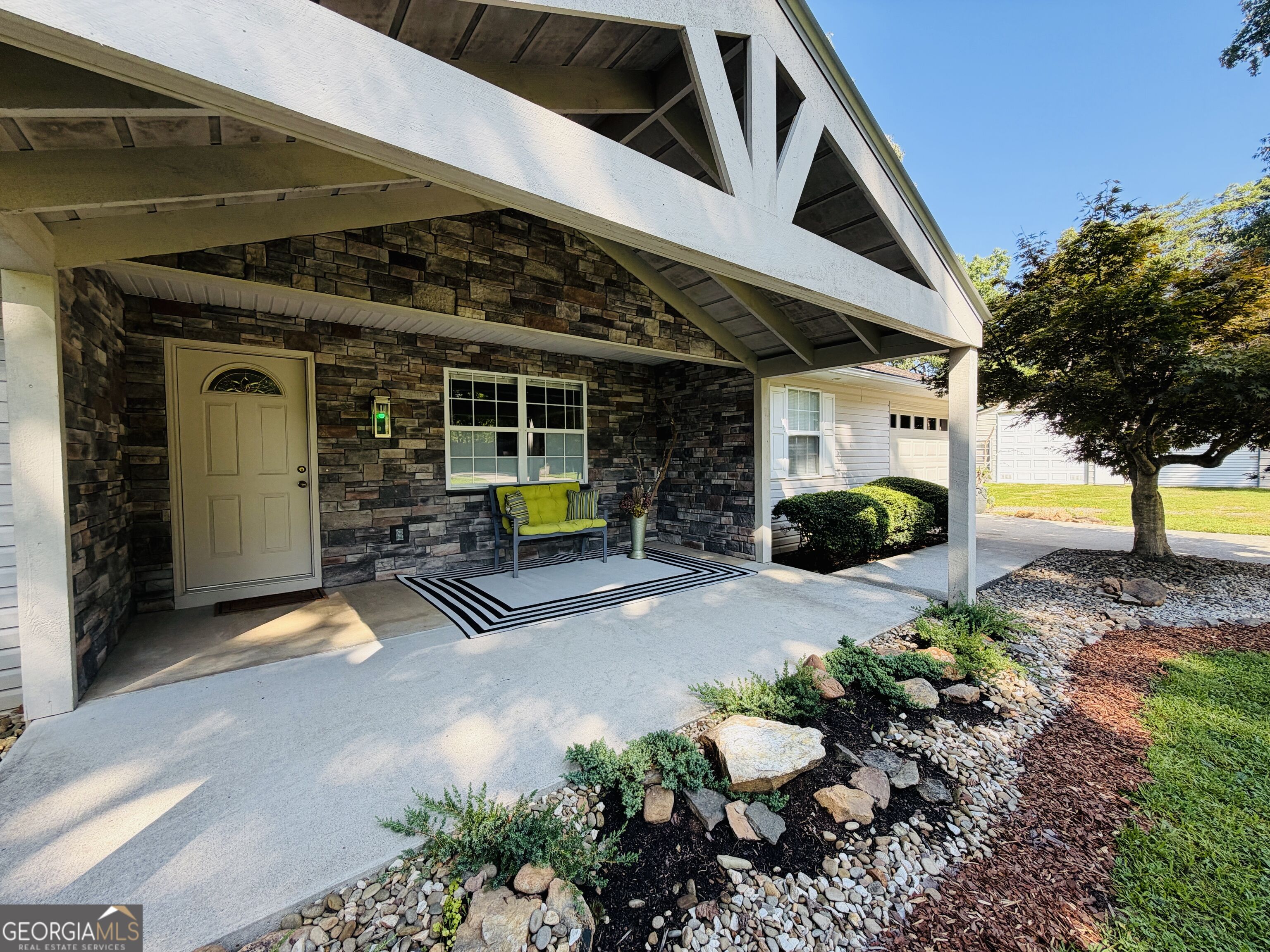 1533 John Smith Road E Property Photo 1