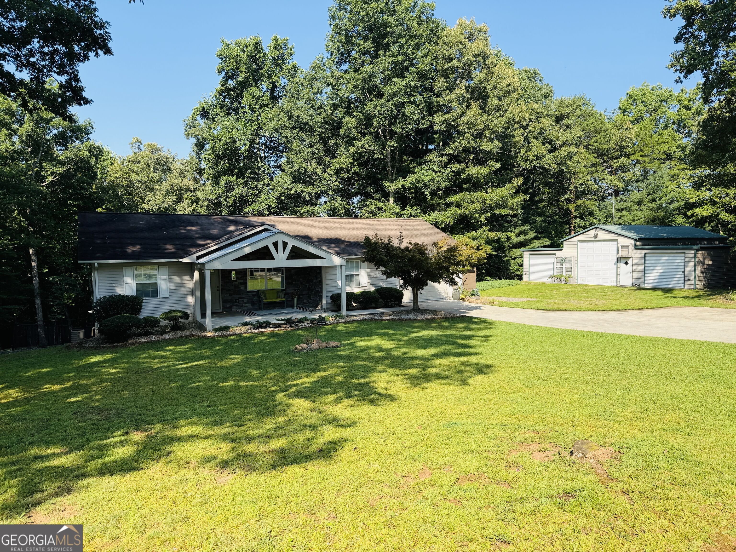1533 John Smith Road E Property Photo 2