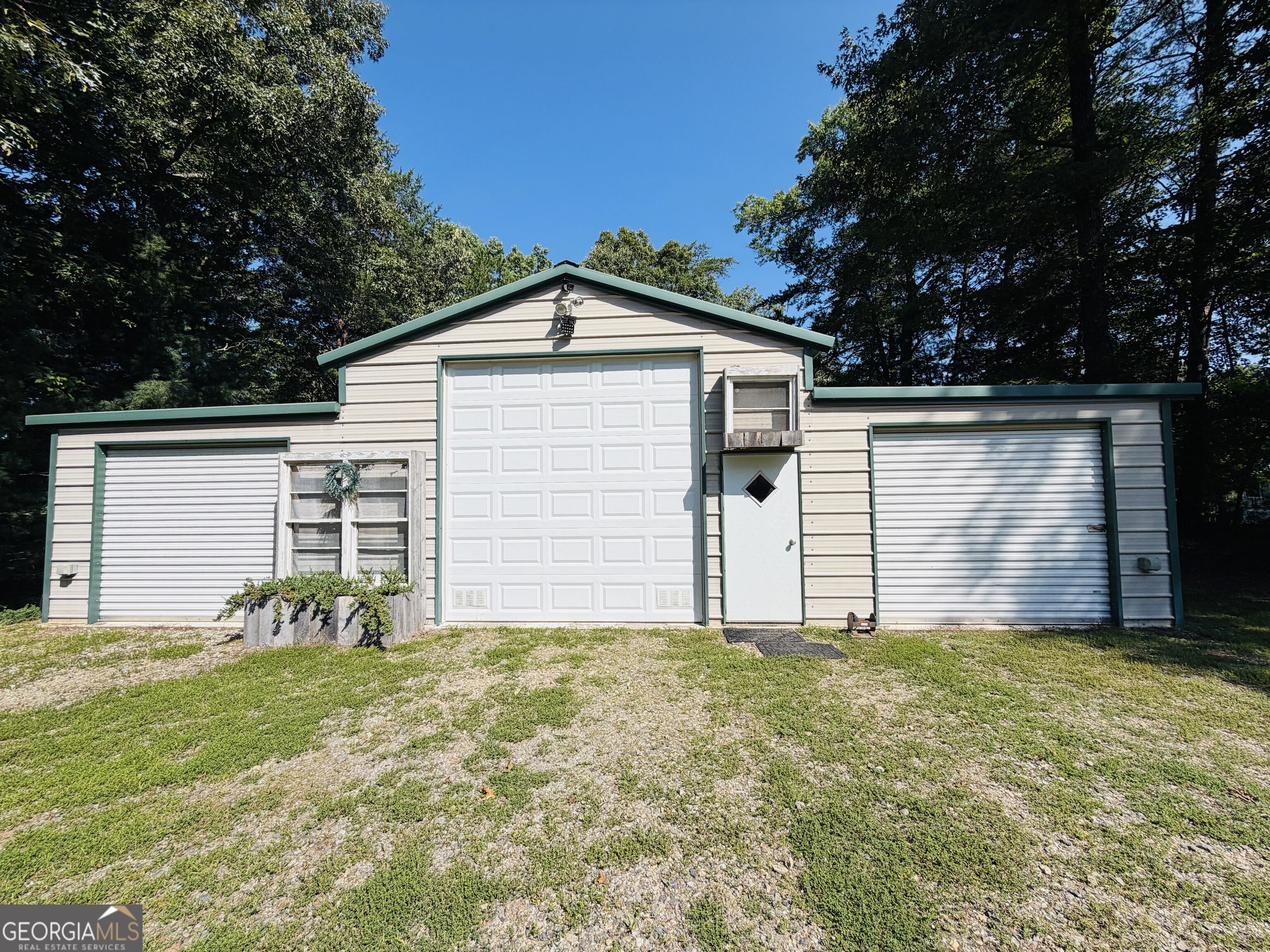 1533 John Smith Road E Property Photo 3