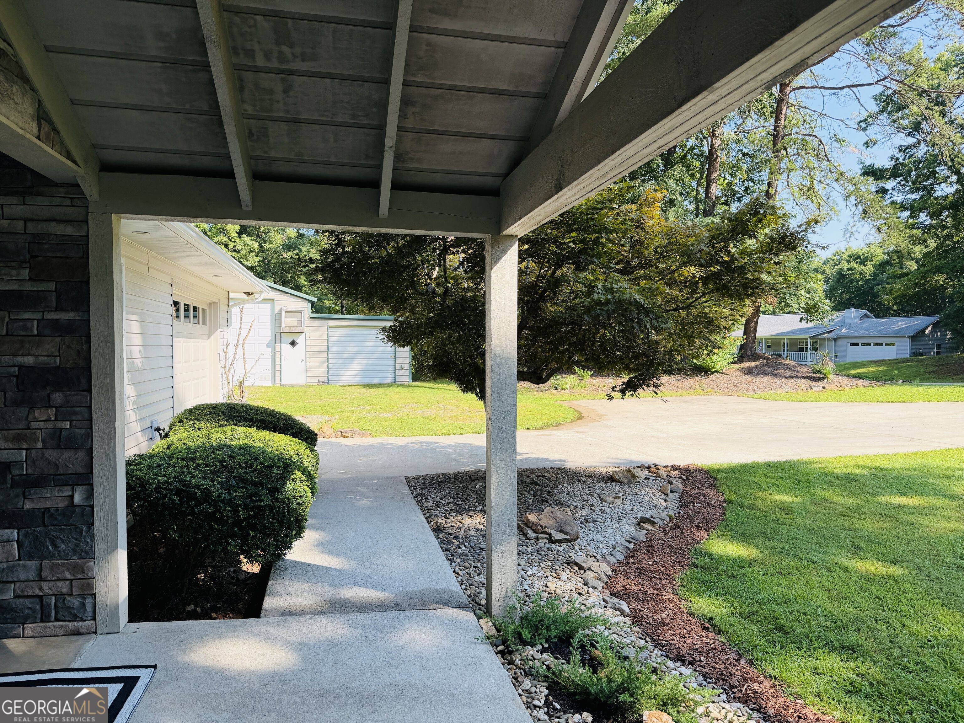 1533 John Smith Road E Property Photo 6