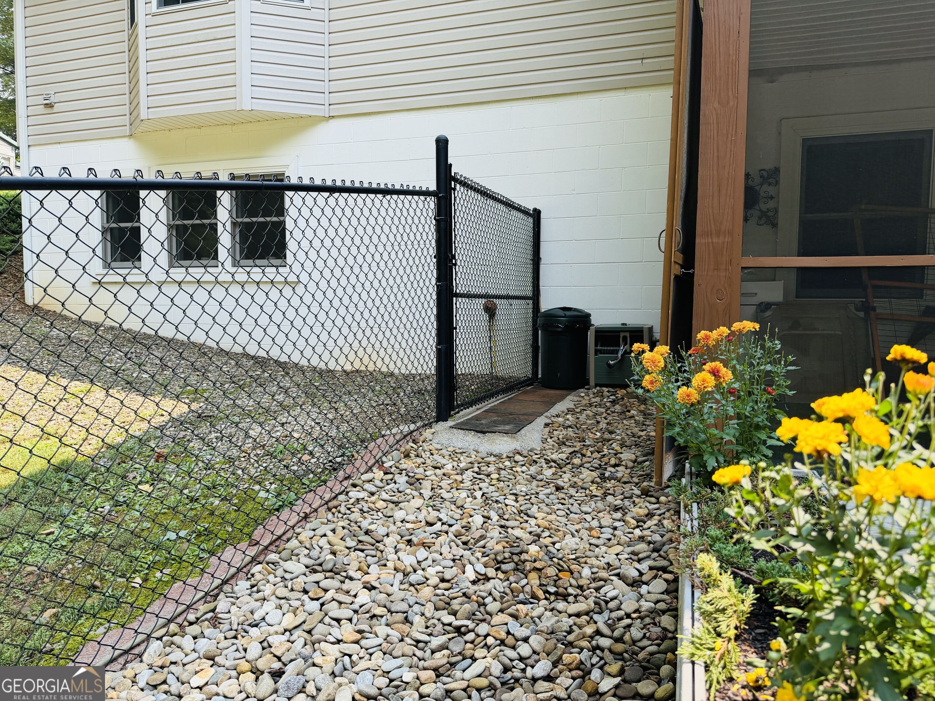 1533 John Smith Road E Property Photo 10