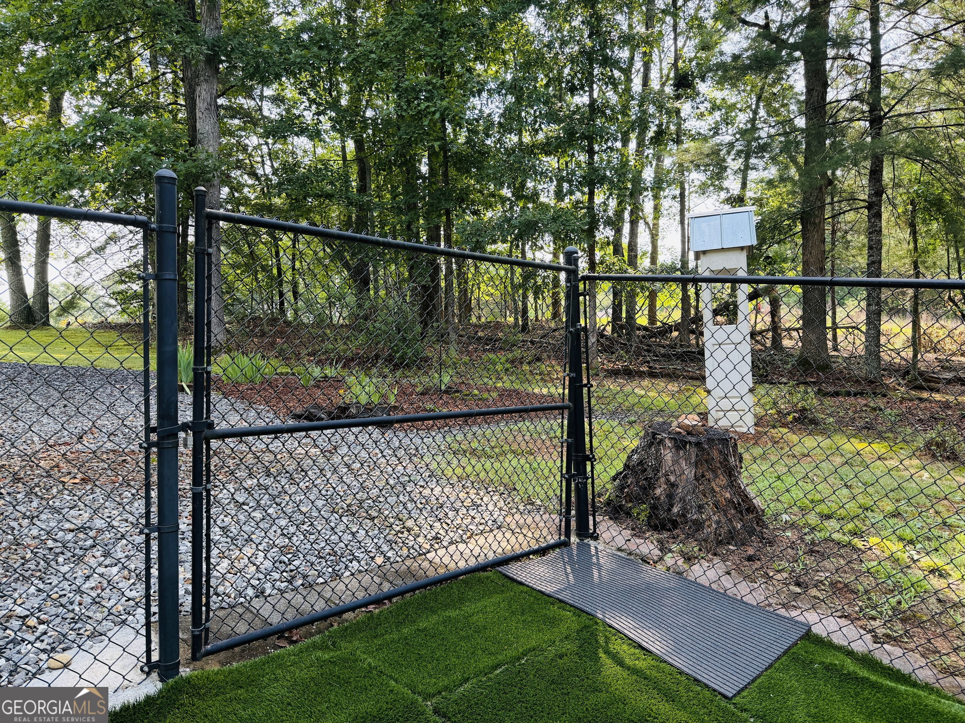 1533 John Smith Road E Property Photo 12