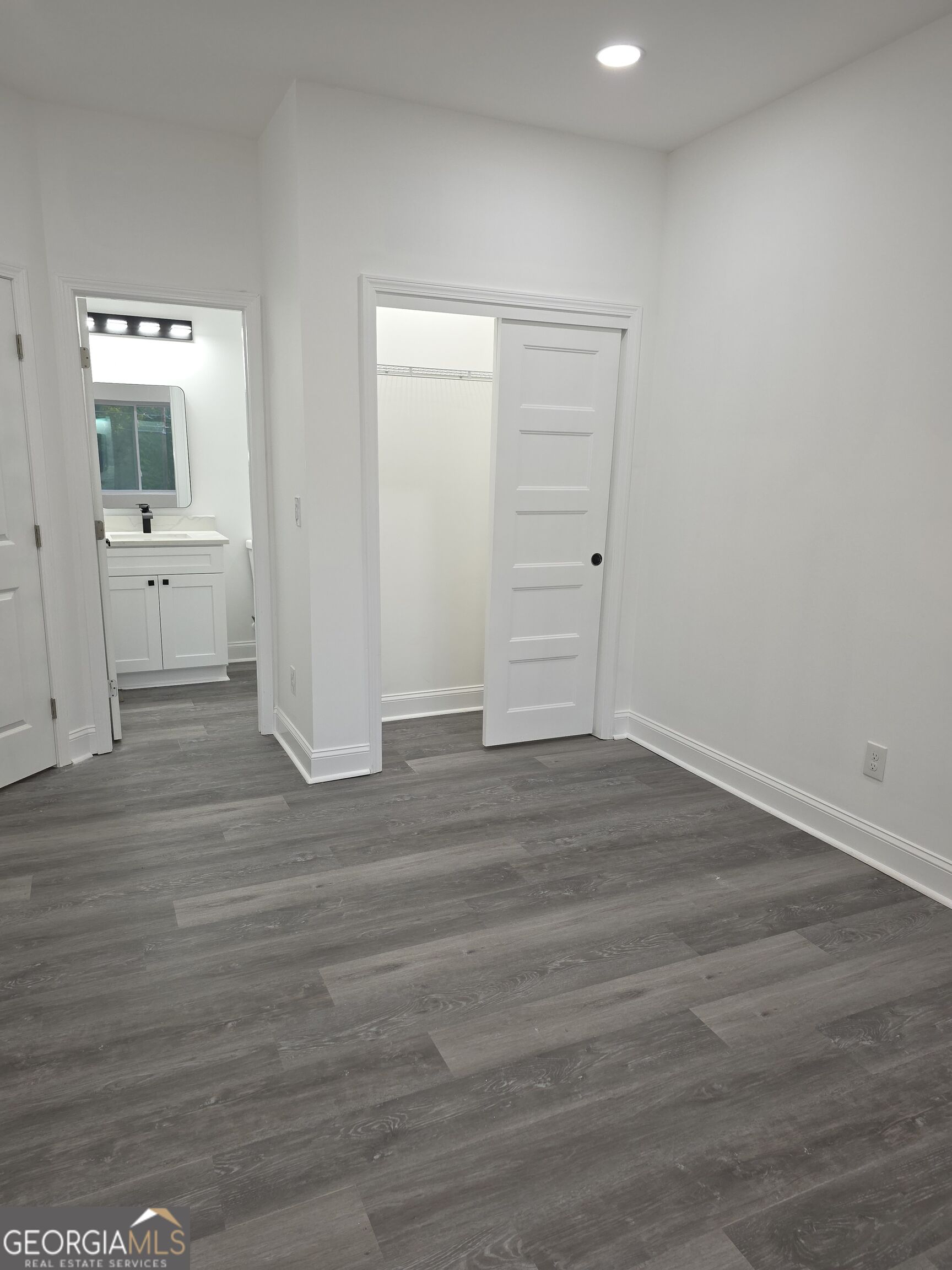 1009 S Gordon Road Property Photo 18