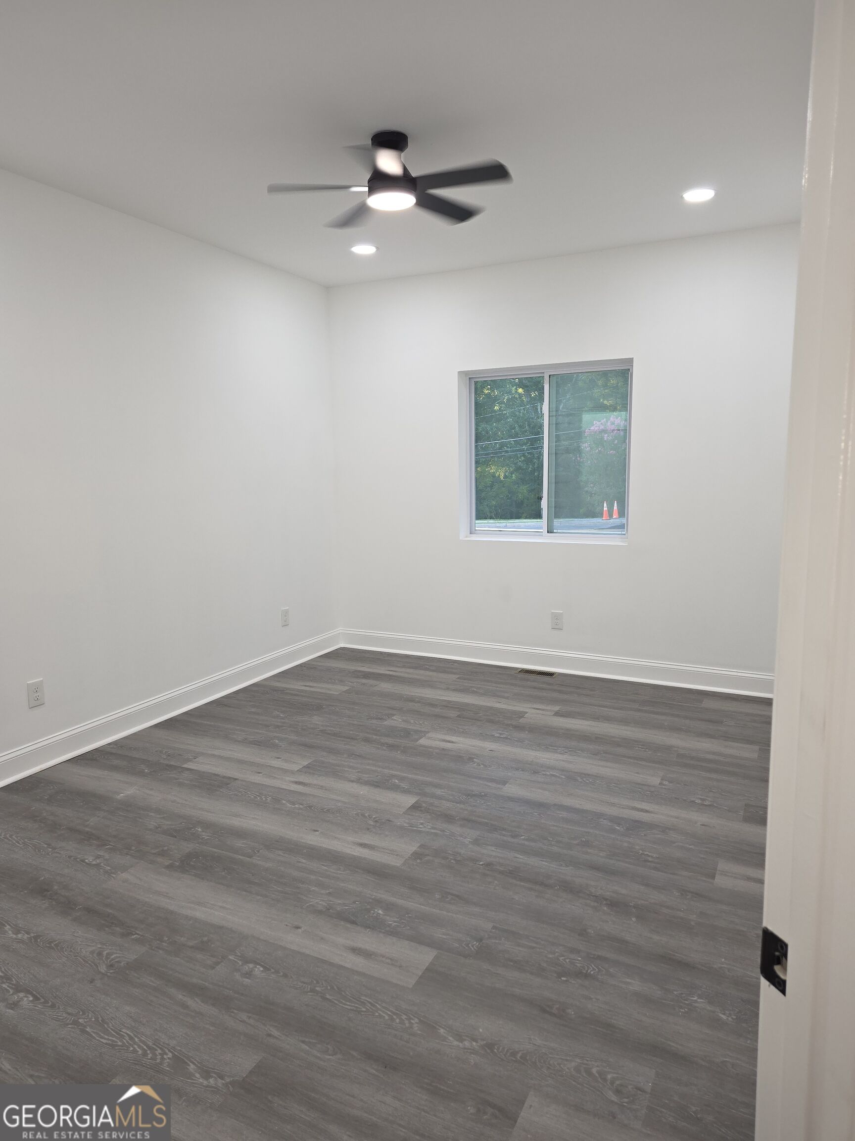 1009 S Gordon Road Property Photo 26