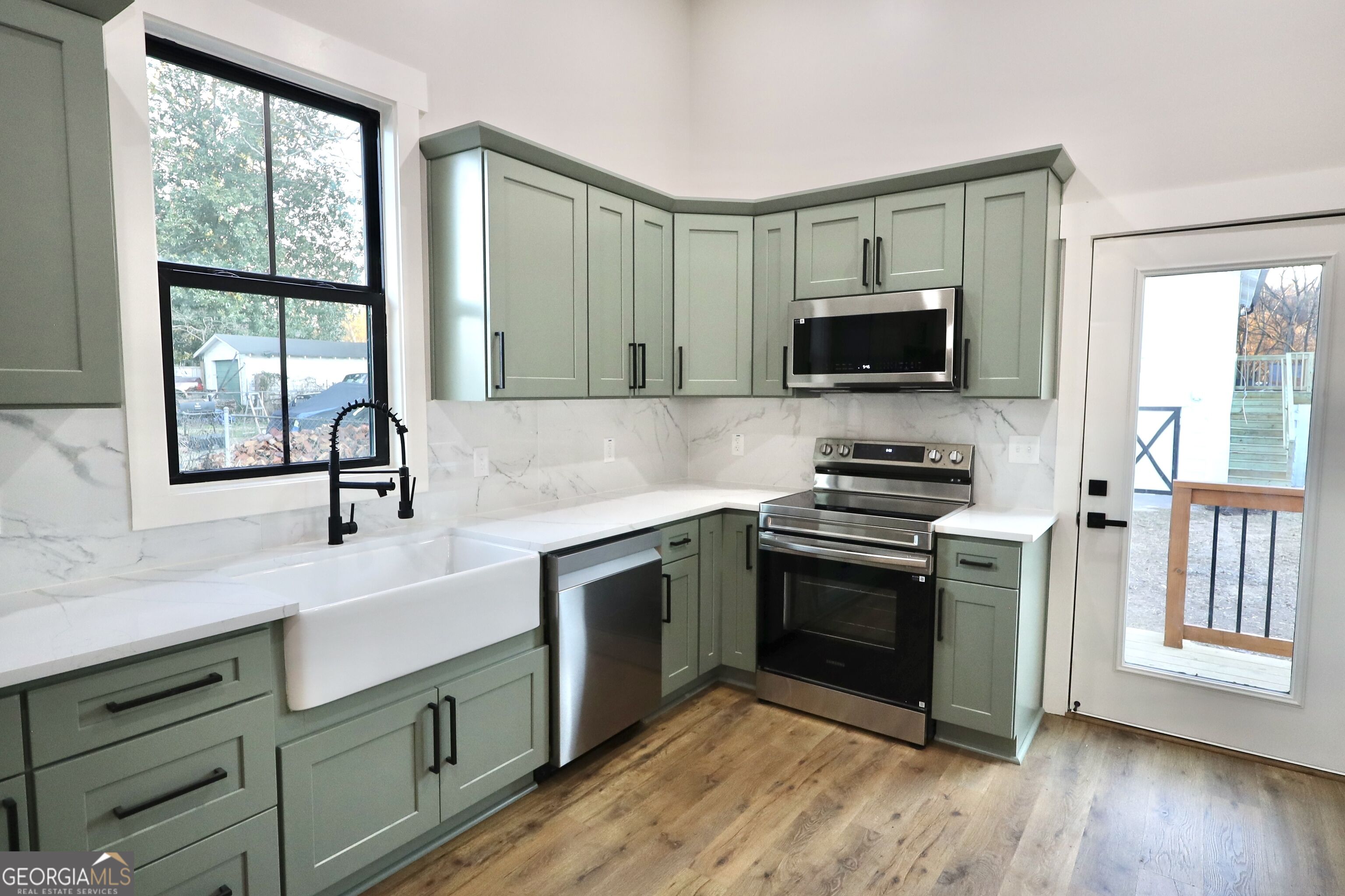 509 College Street Property Photo 3