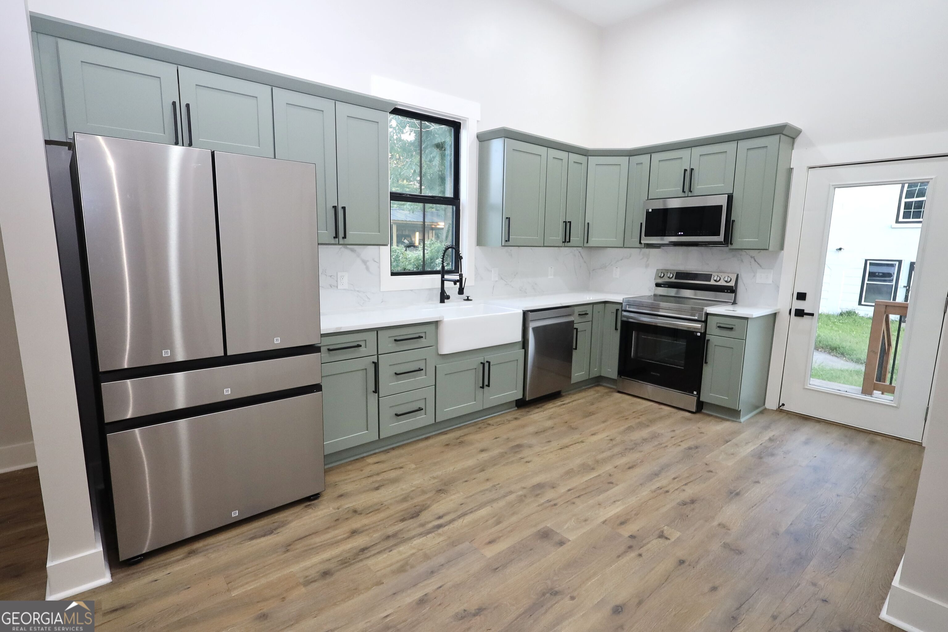 509 College Street Property Photo 4