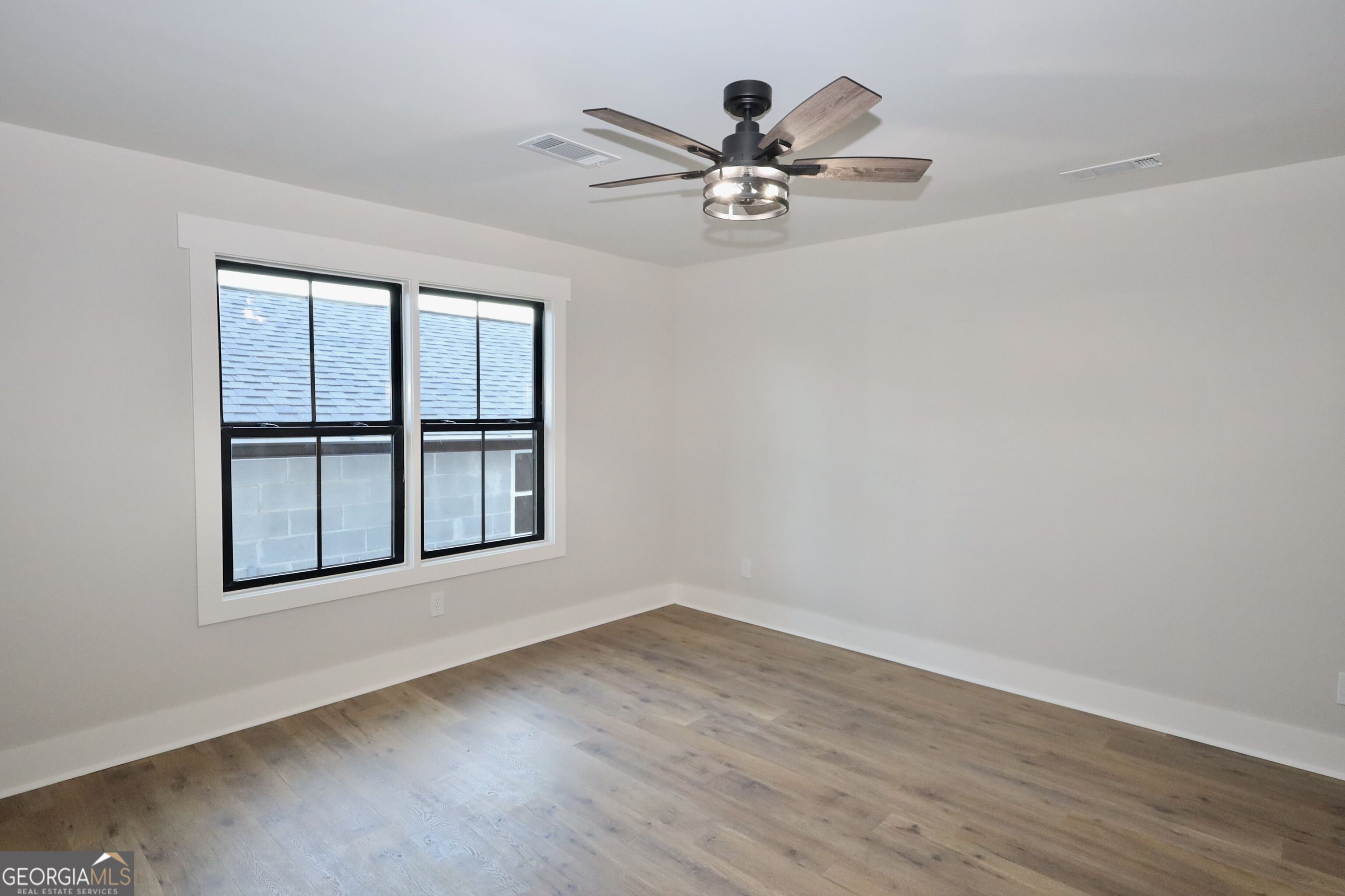 509 College Street Property Photo 7