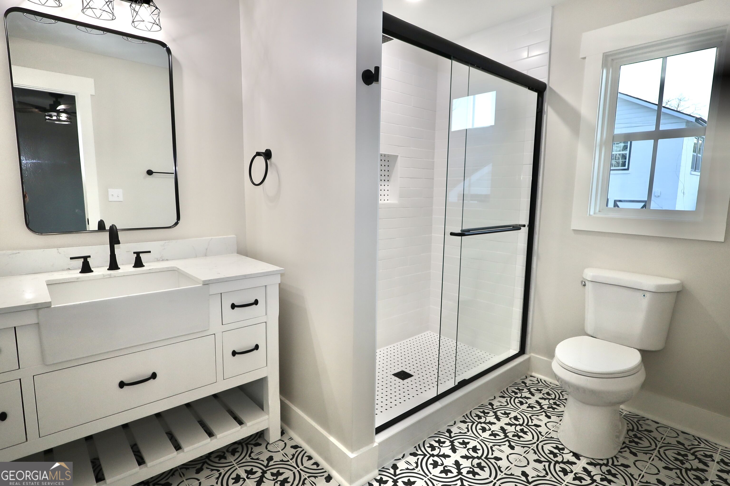 509 College Street Property Photo 8