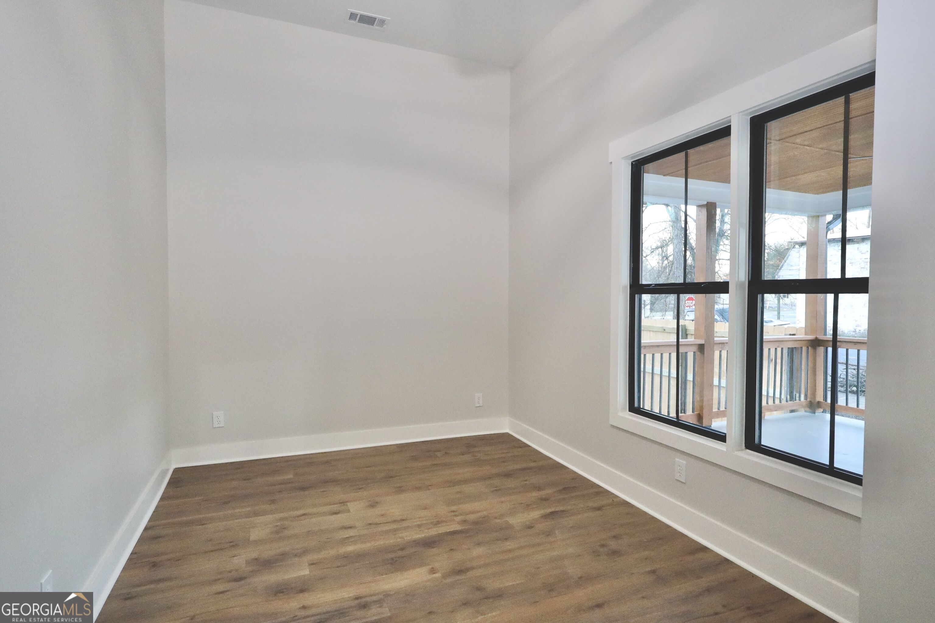 509 College Street Property Photo 12