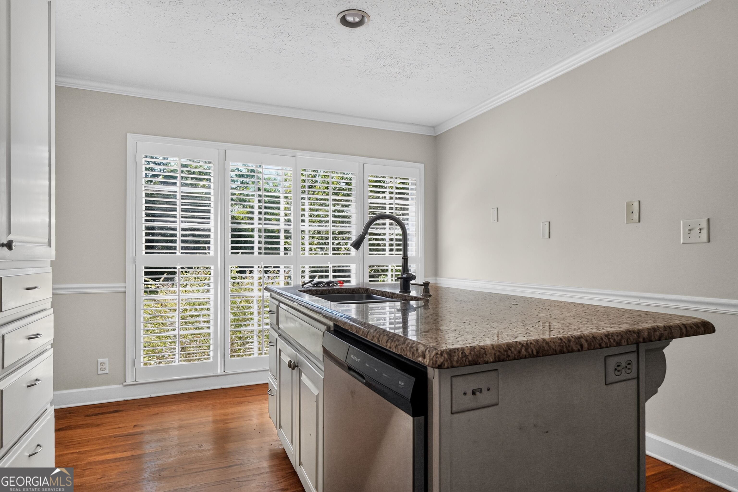 2210 E Doublegate Drive Property Photo 8