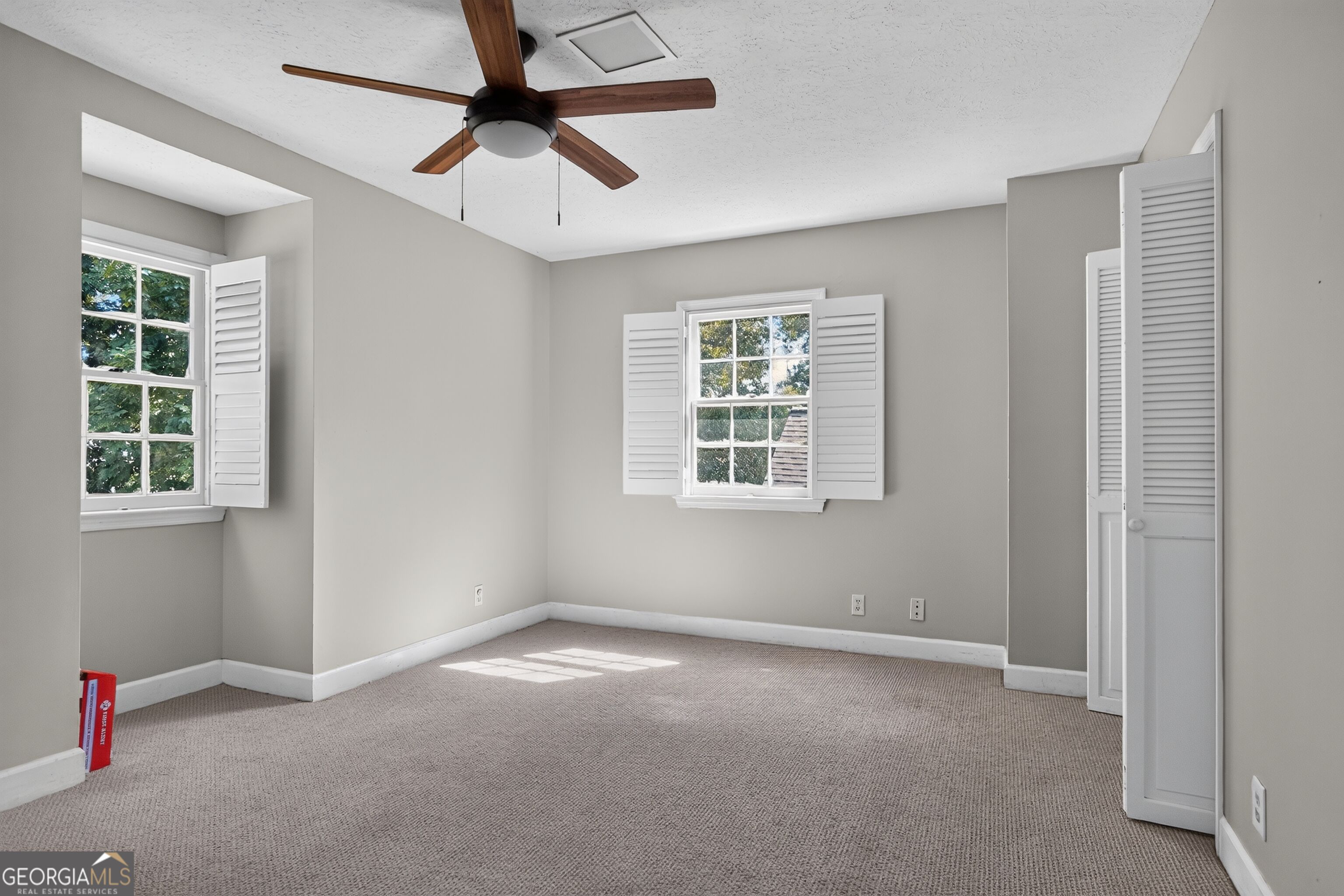 2210 E Doublegate Drive Property Photo 23