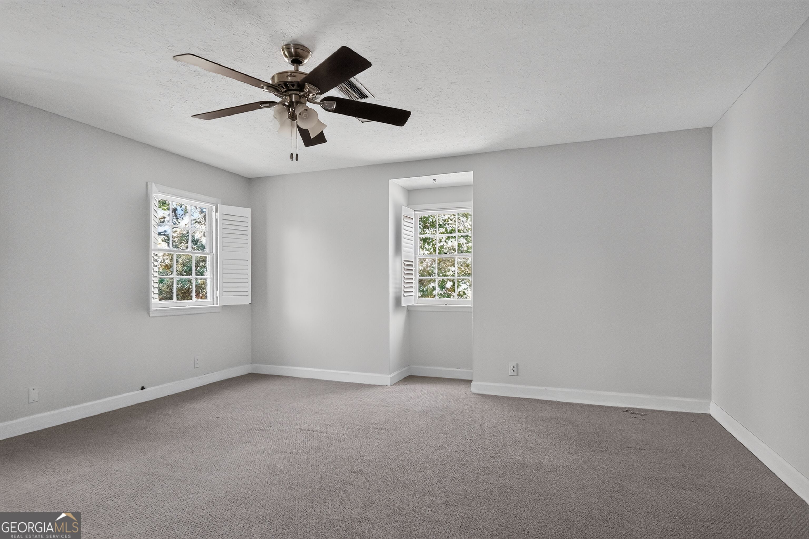 2210 E Doublegate Drive Property Photo 28