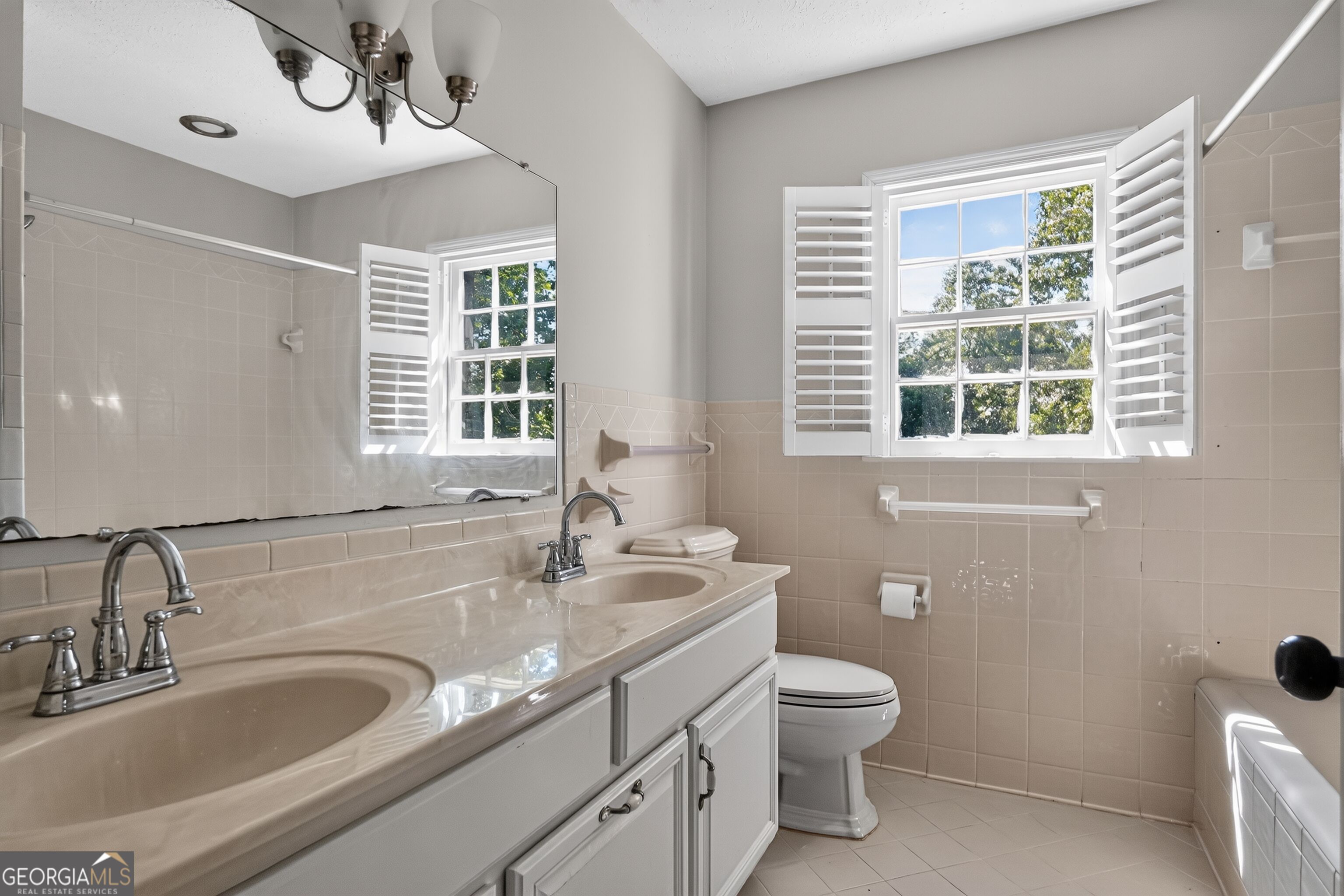 2210 E Doublegate Drive Property Photo 32