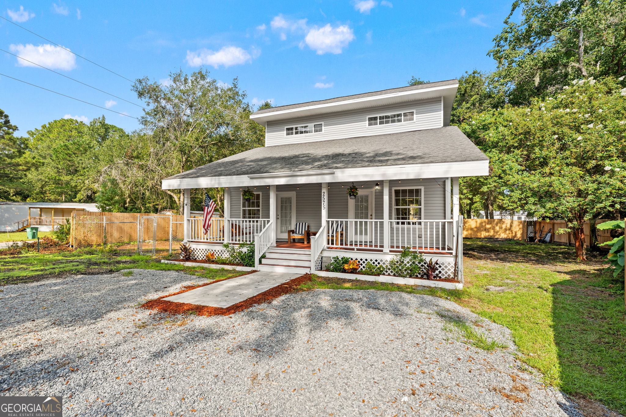2575 Douglas Drive Property Photo 3