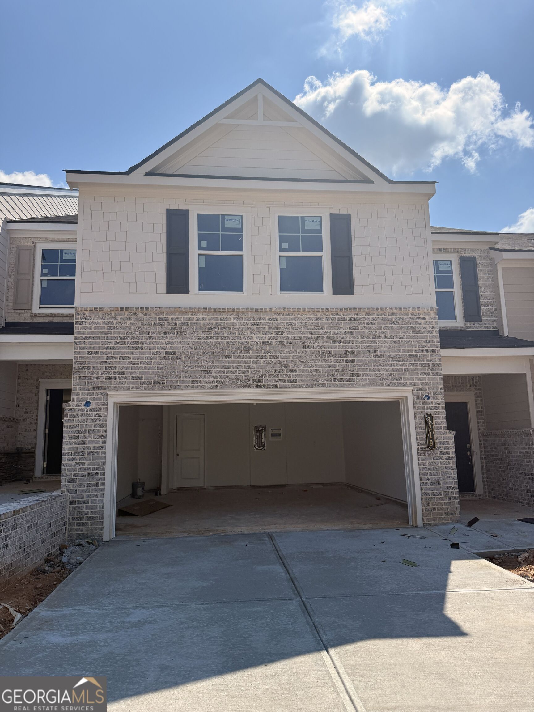 1219 Park Center Circle Property Photo 4