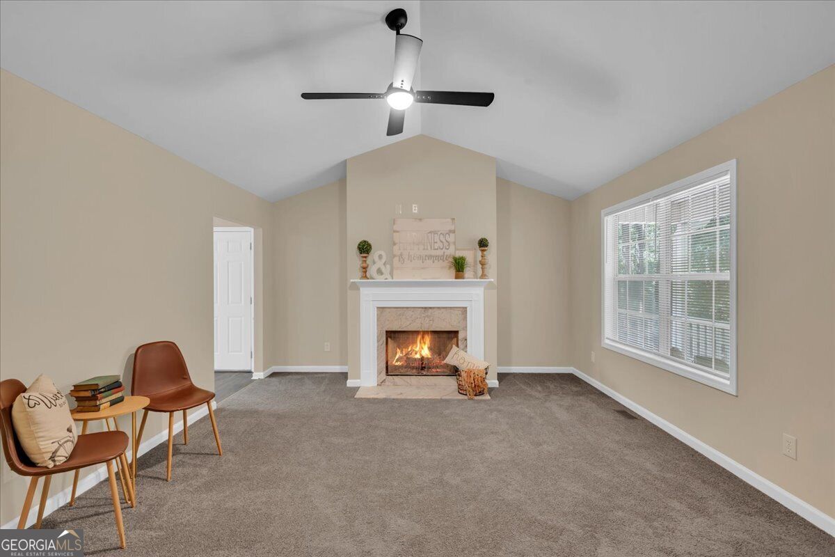 531 Starling Drive Property Photo 4