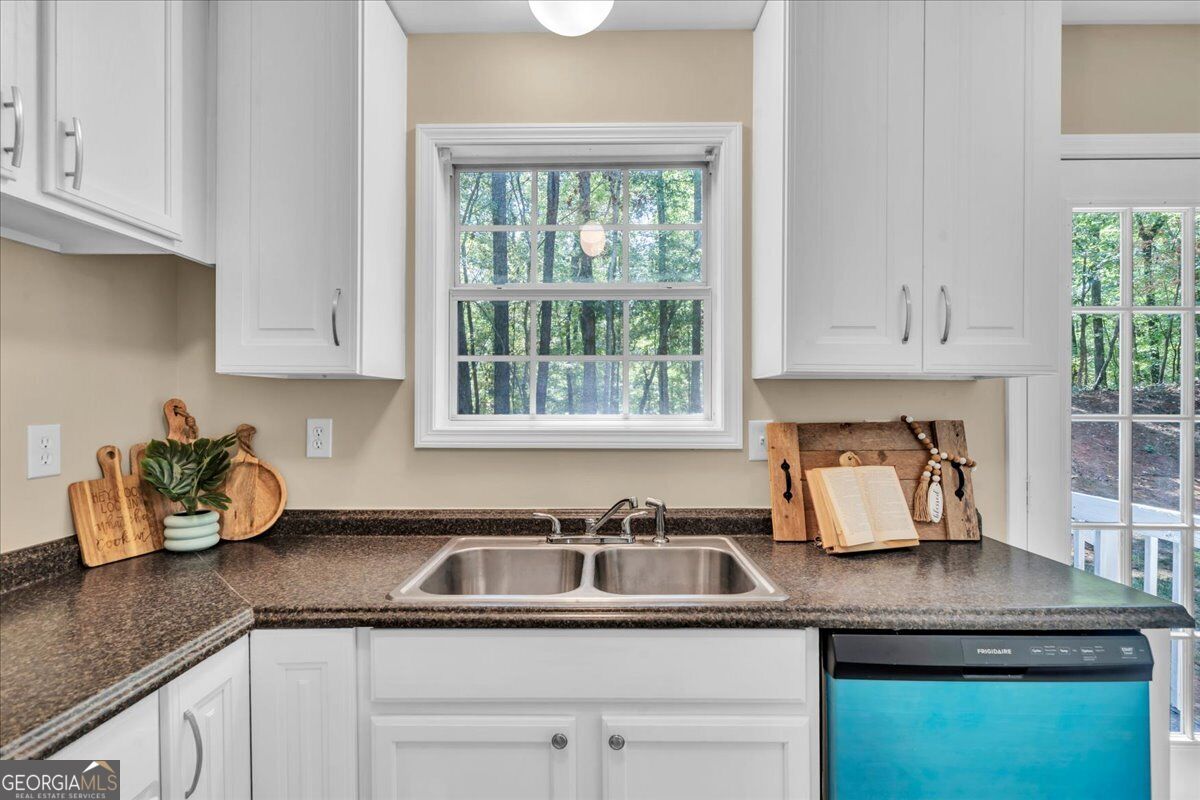 531 Starling Drive Property Photo 12