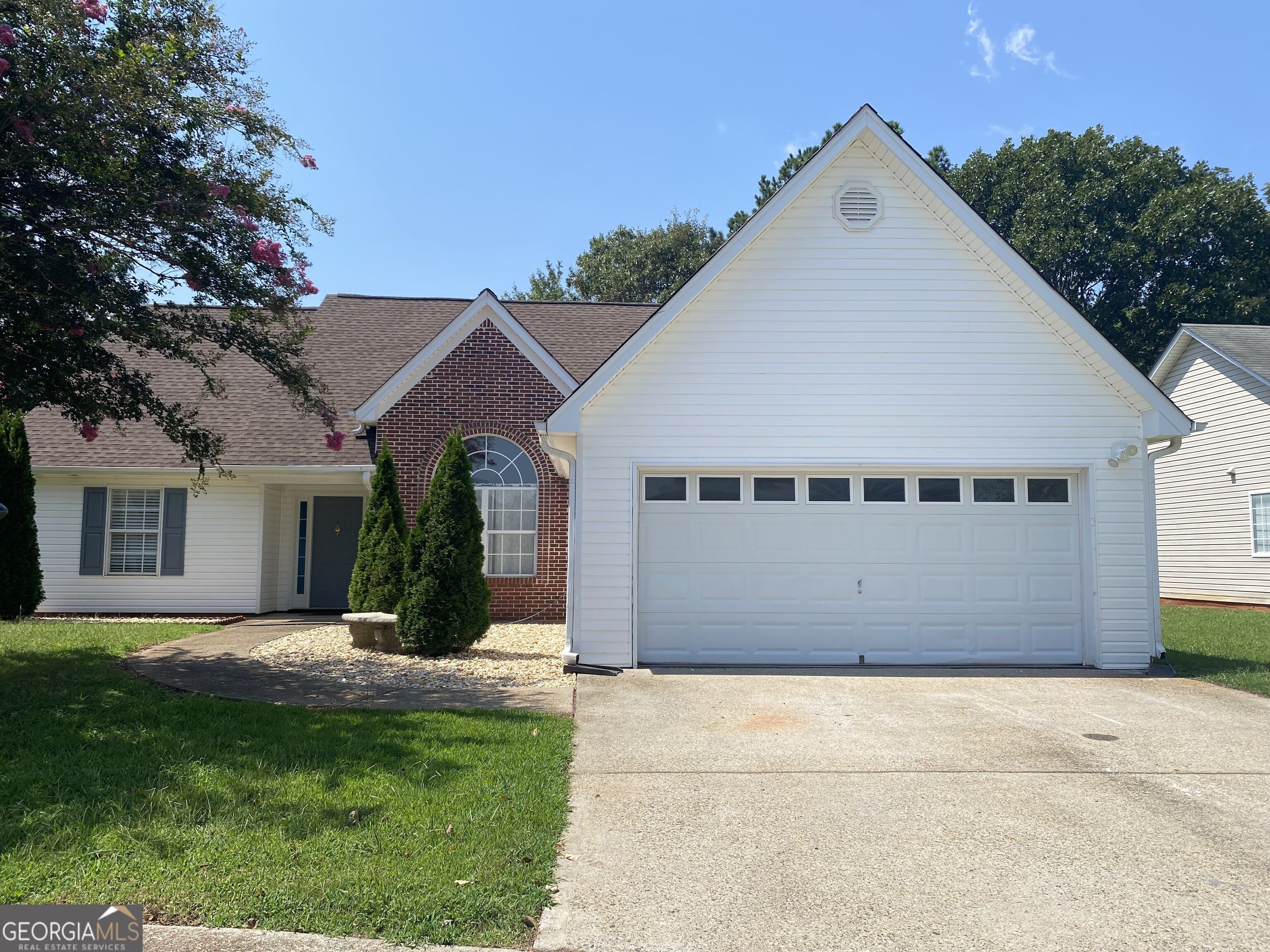 900 Harbins View Drive Property Photo 1