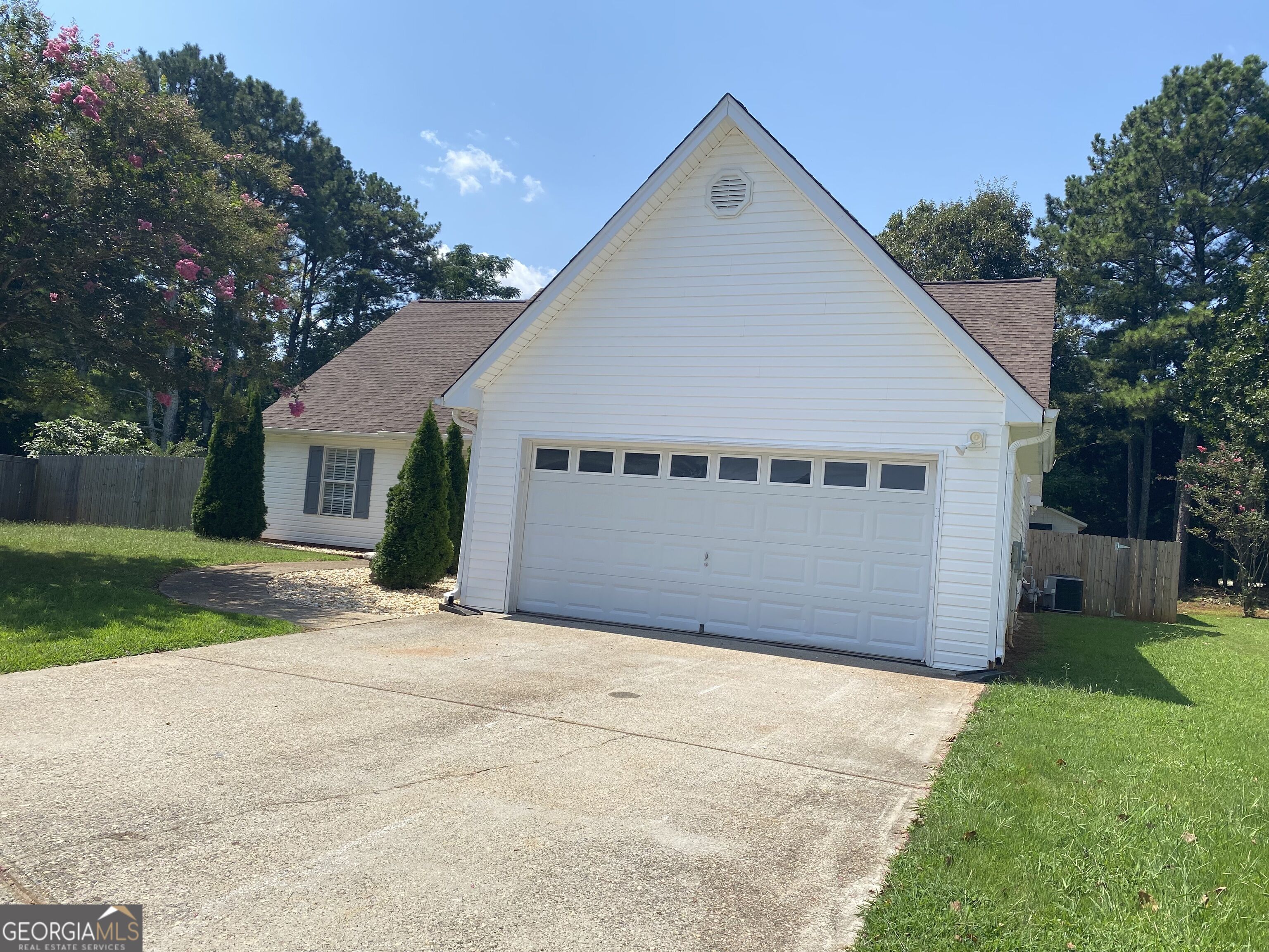 900 Harbins View Drive Property Photo 3