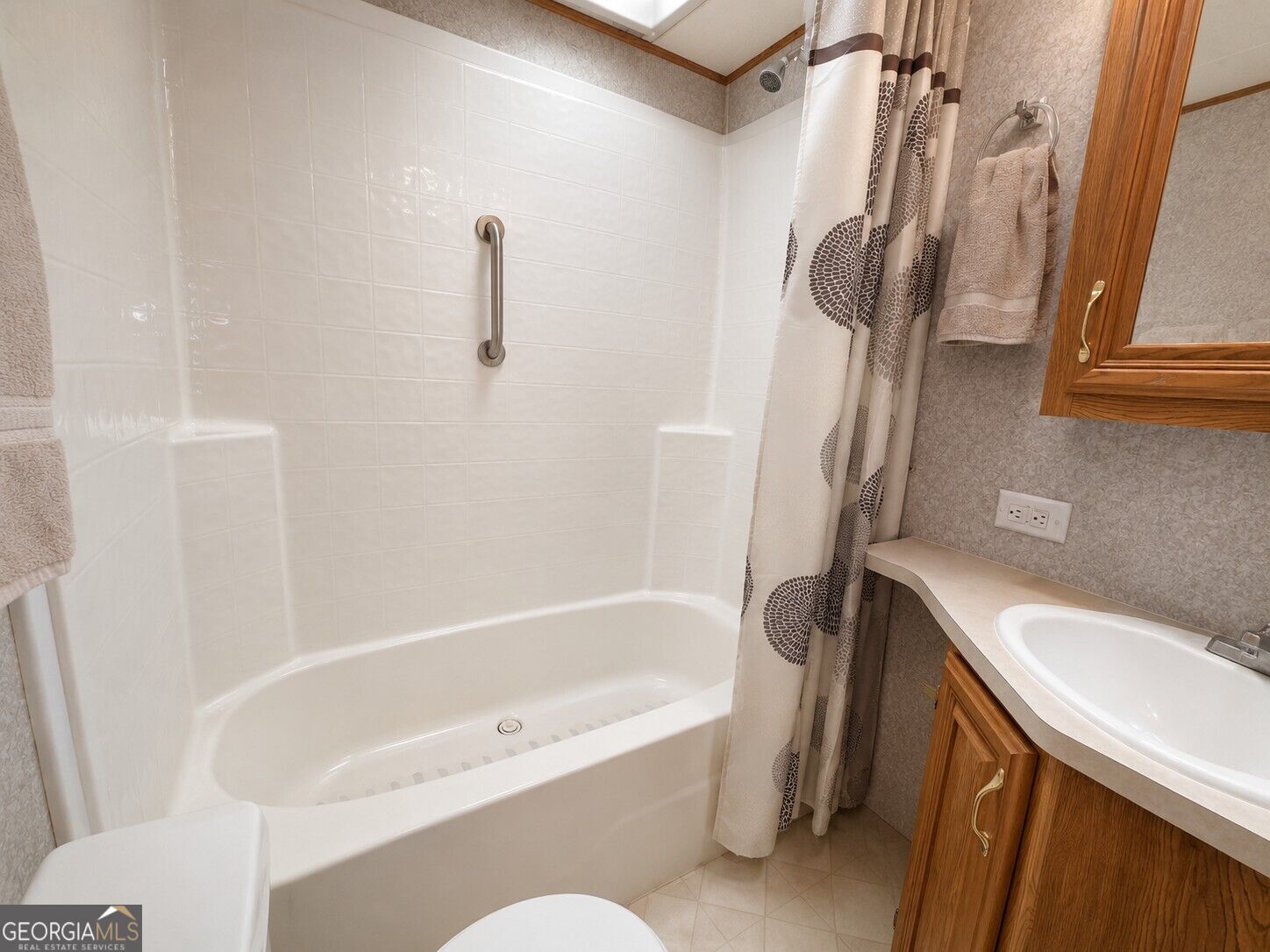 110 Admiral Drive Property Photo 8