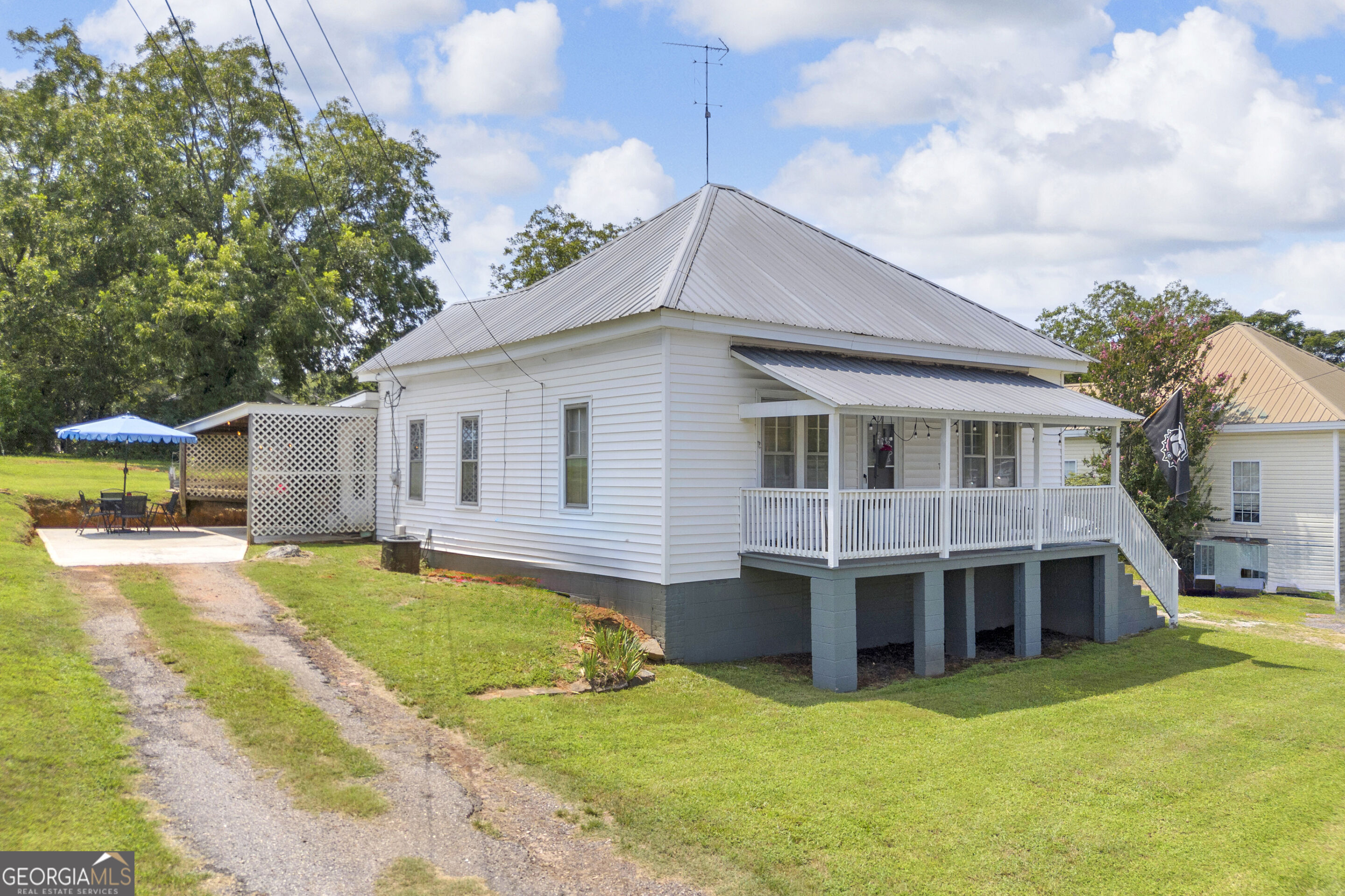 145 Peach Street Property Photo 2