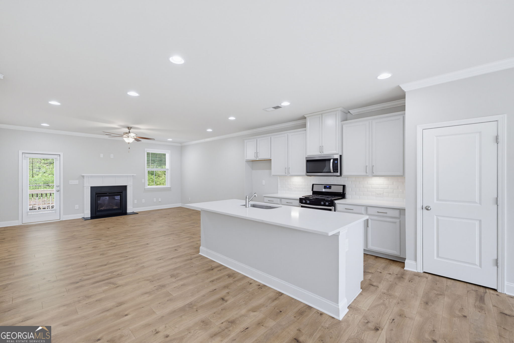 1637 Venture Point Way Property Photo 3