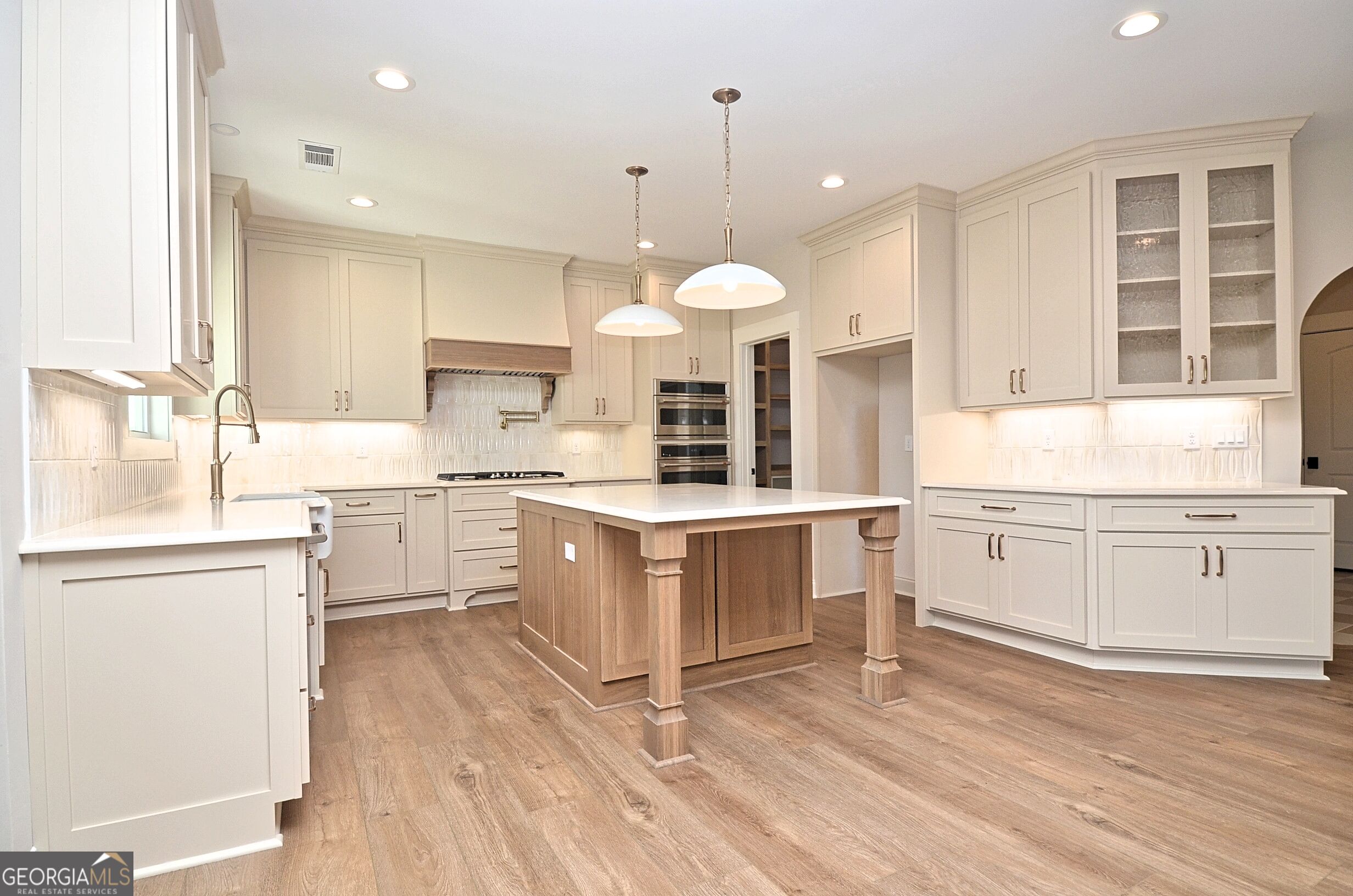 810 North Hampton Way Property Photo 18