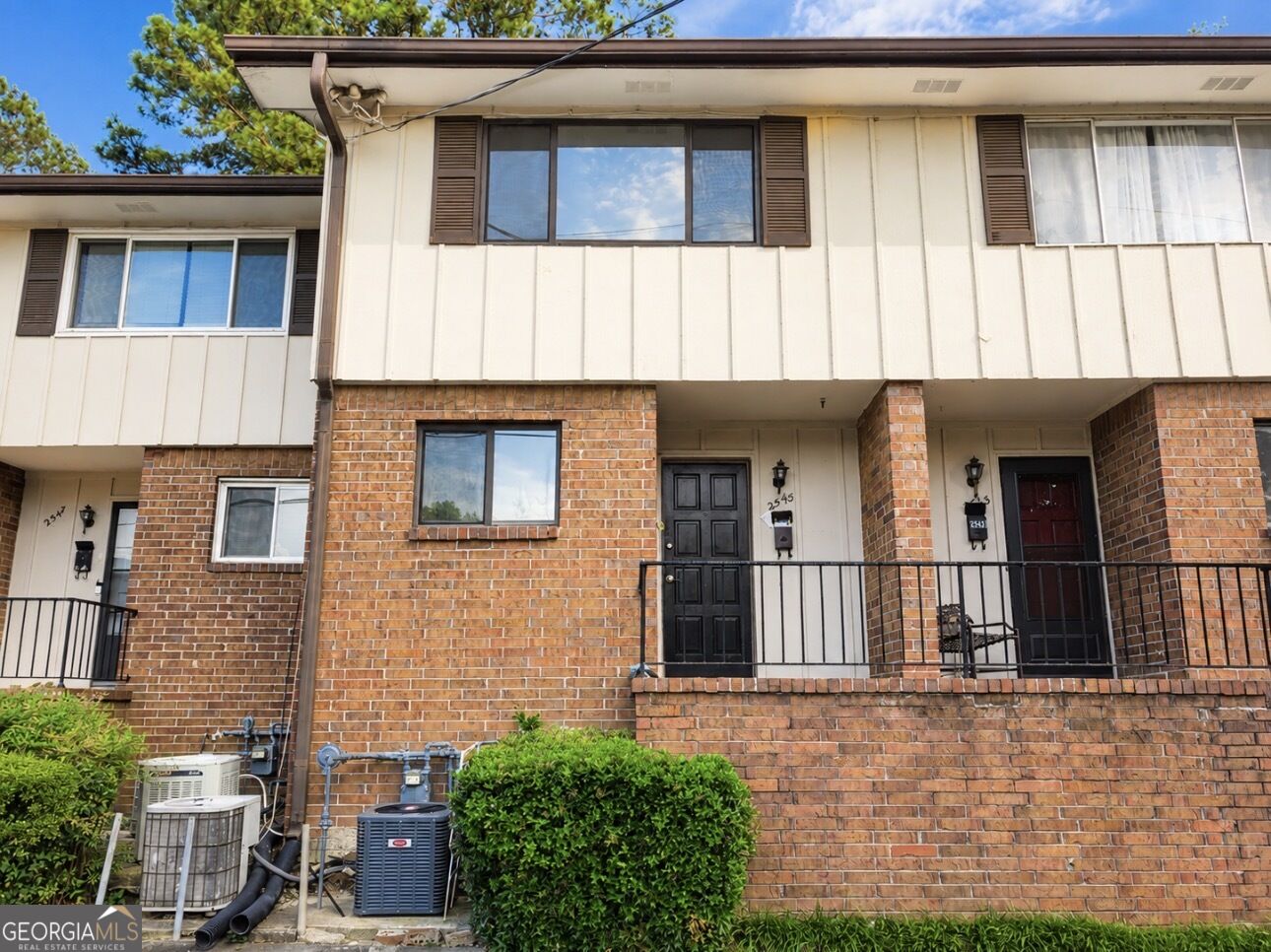 2545 Bradford Square Ne Property Photo 1