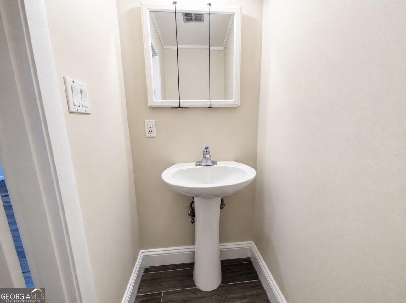 2545 Bradford Square Ne Property Photo 4