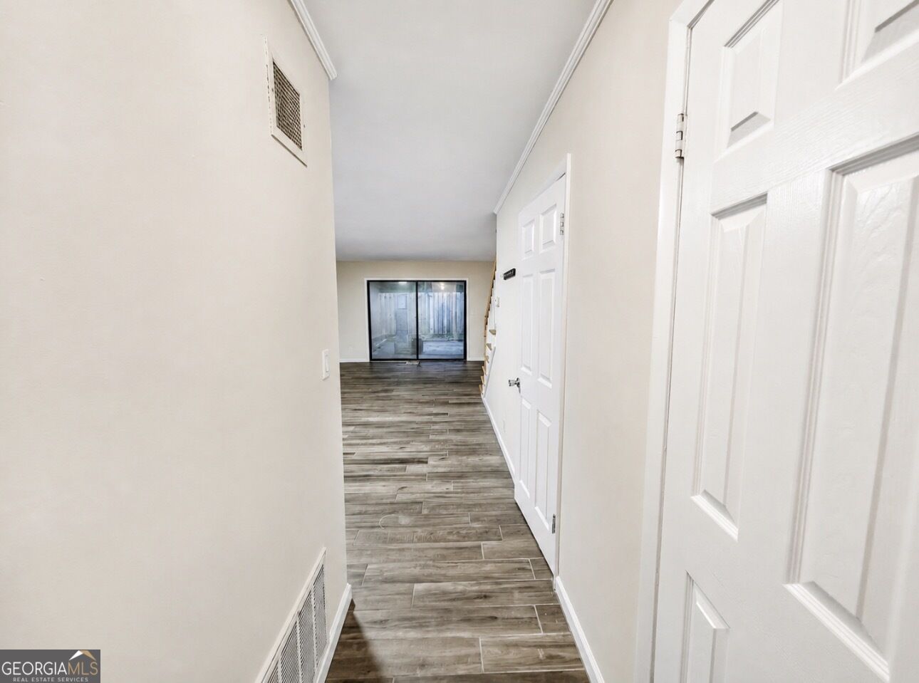 2545 Bradford Square Ne Property Photo 5