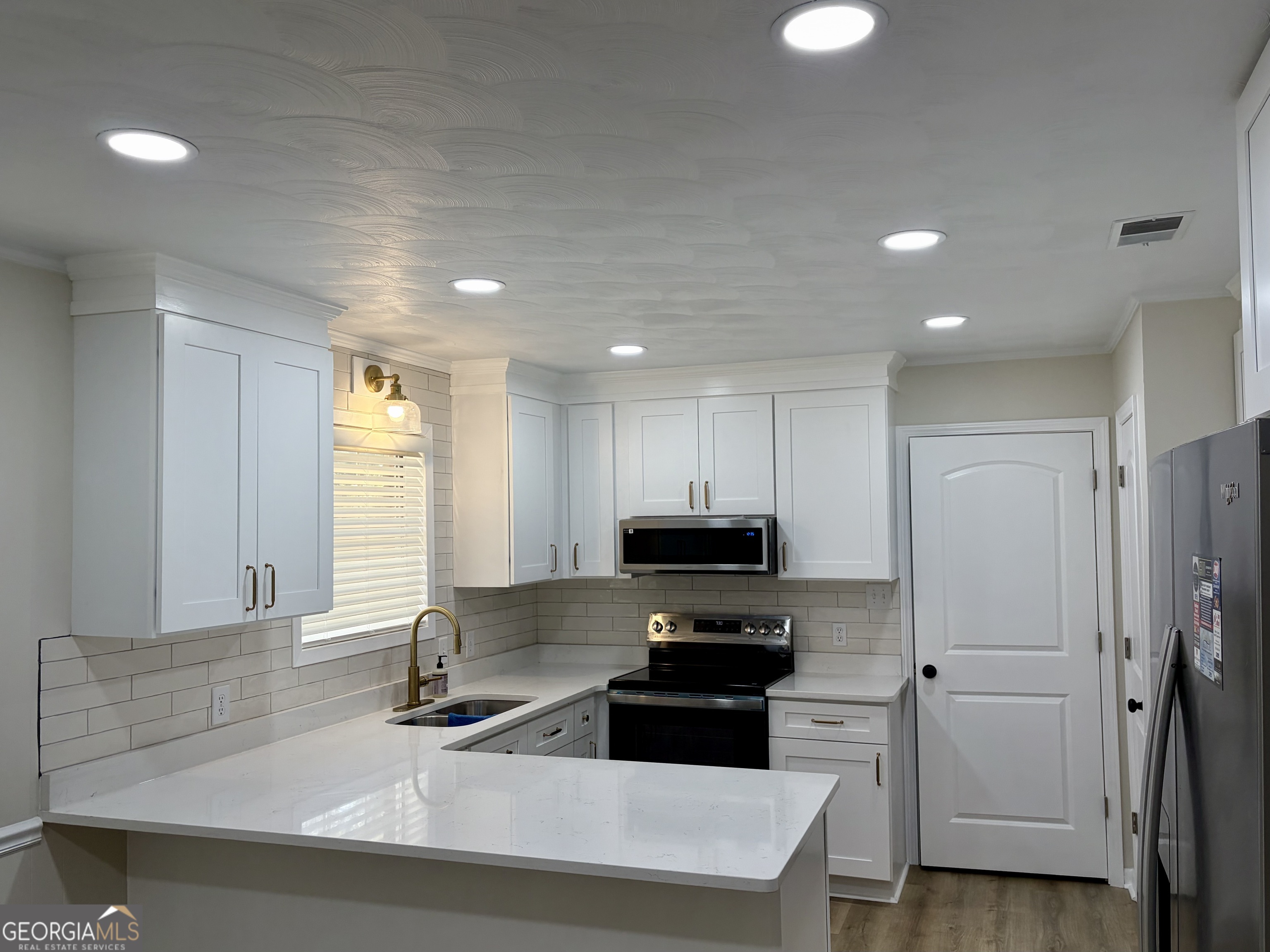 72 W Tenth Street Property Photo 6
