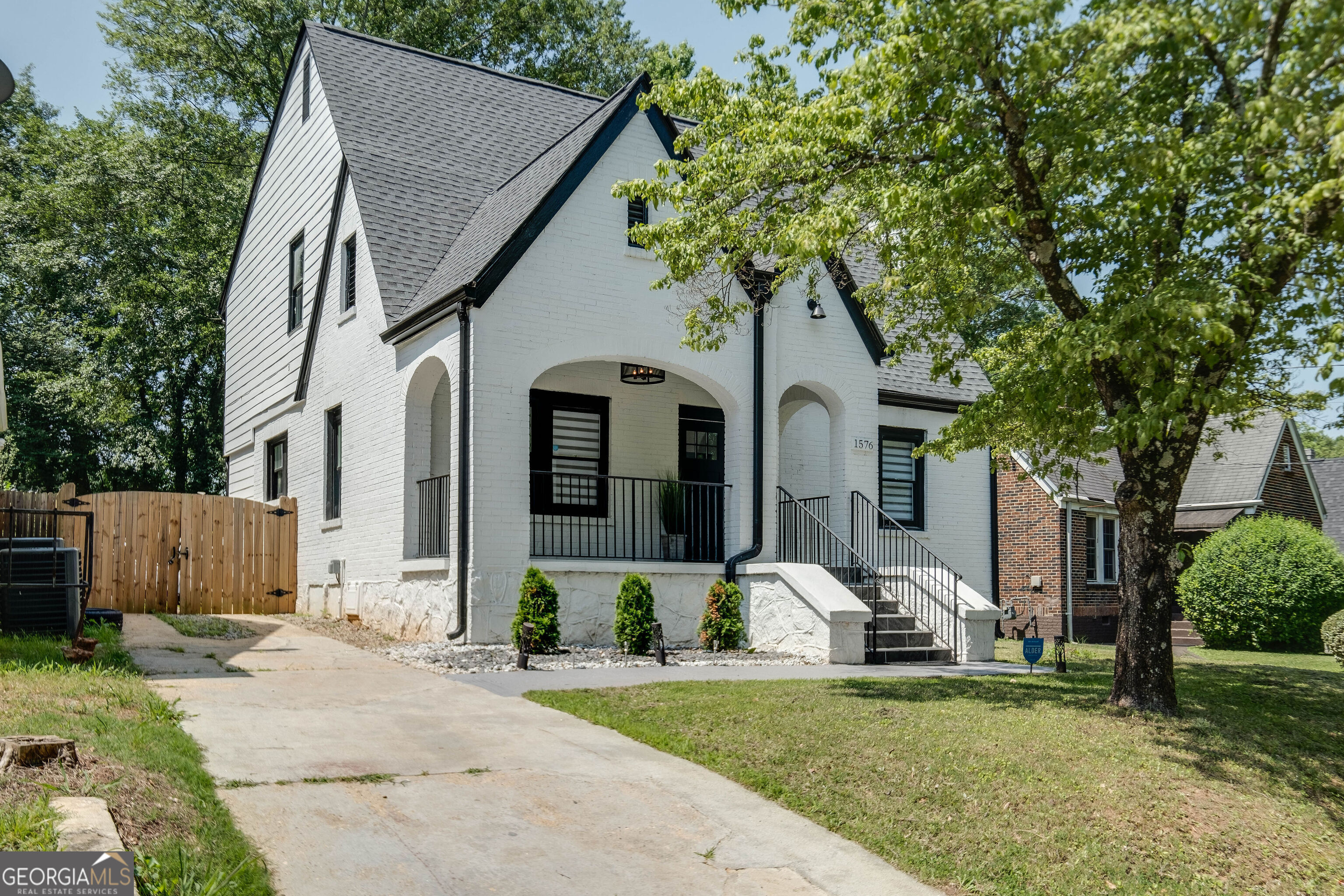 1576 Beecher Street Sw Property Photo 1