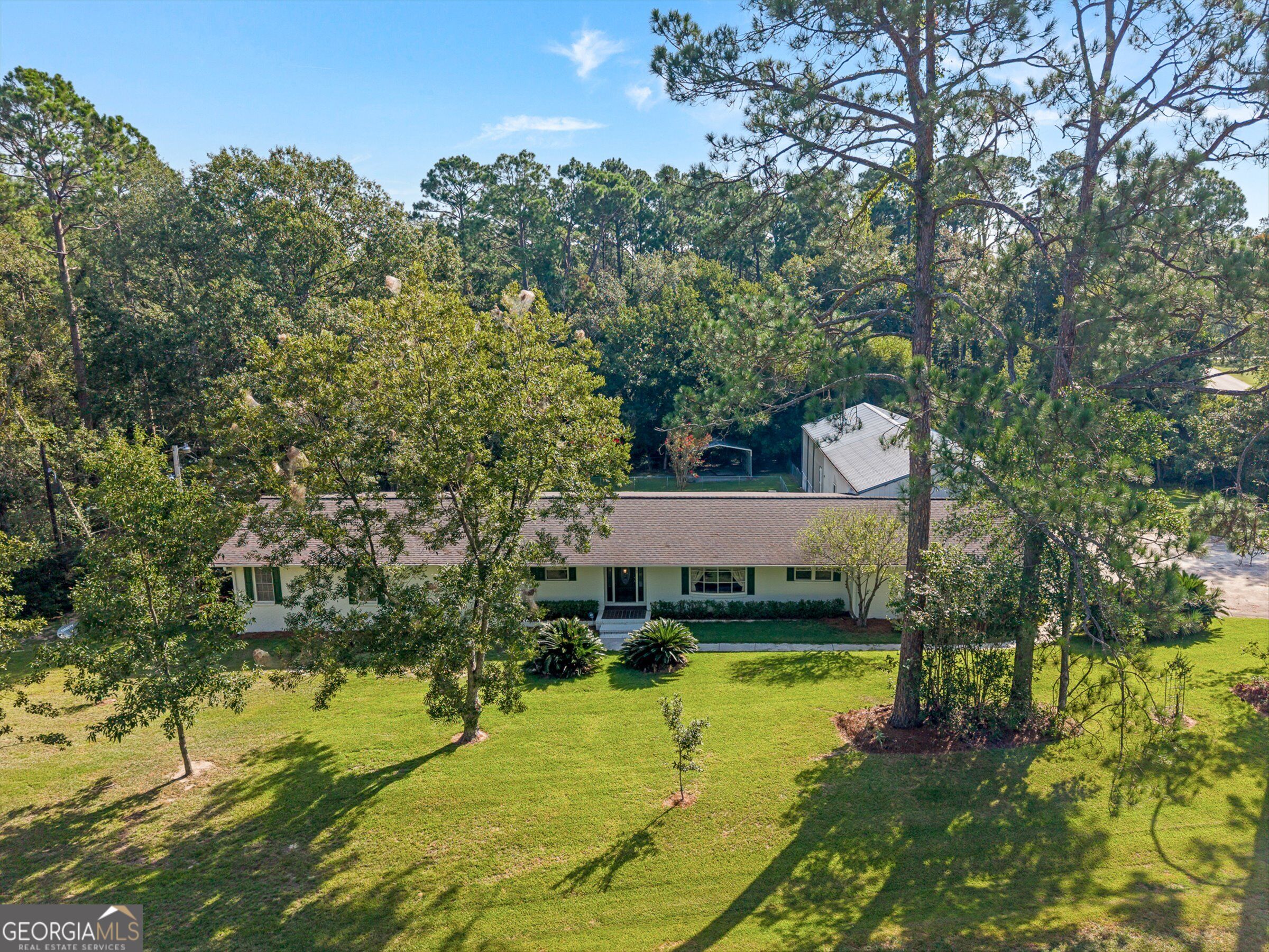 614 N Victory Drive Property Photo 1